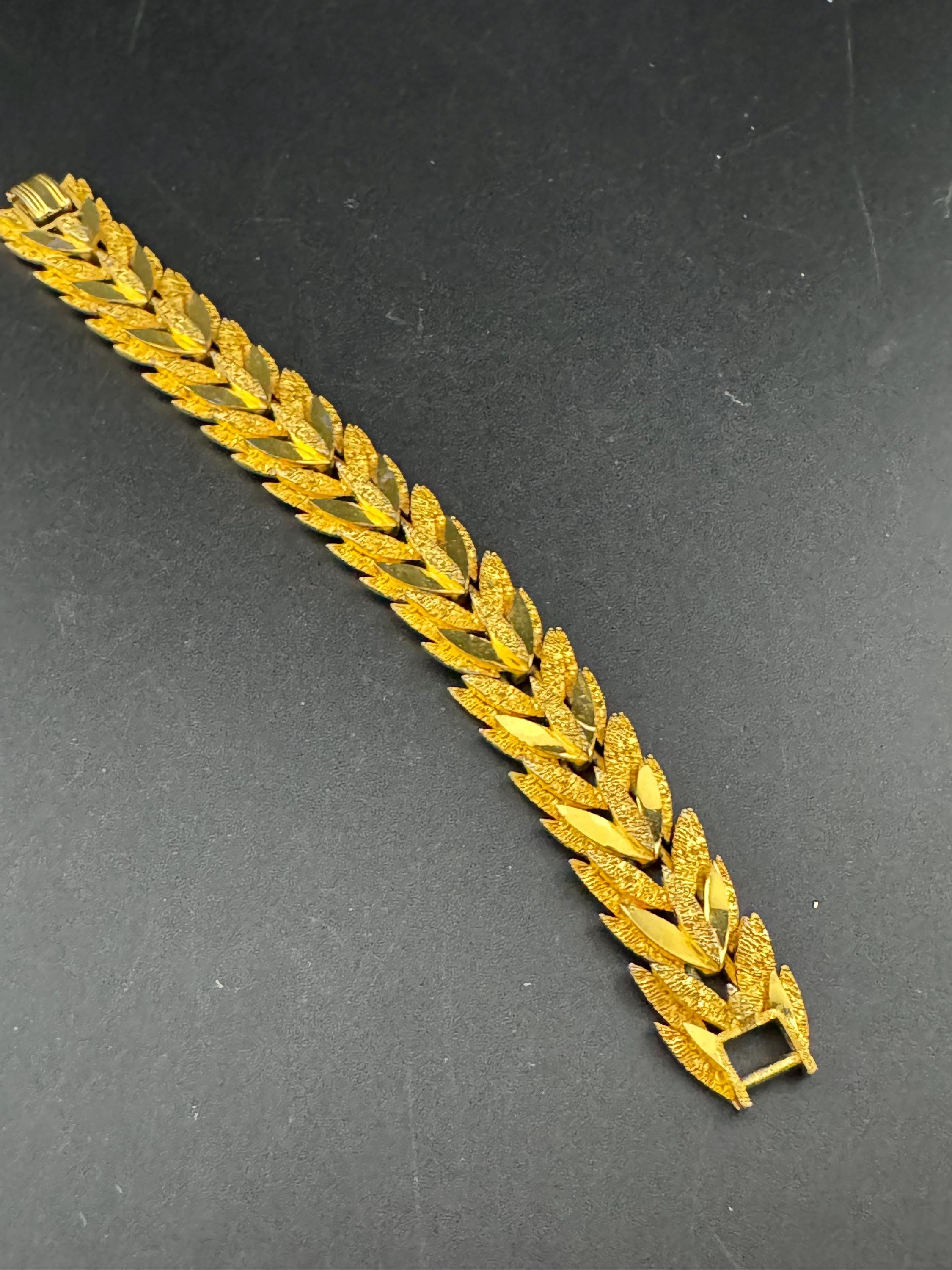 Vintage gold tone modernist abstract brutalist chunky panel link chevron bracelet 18.5cm x 2cm