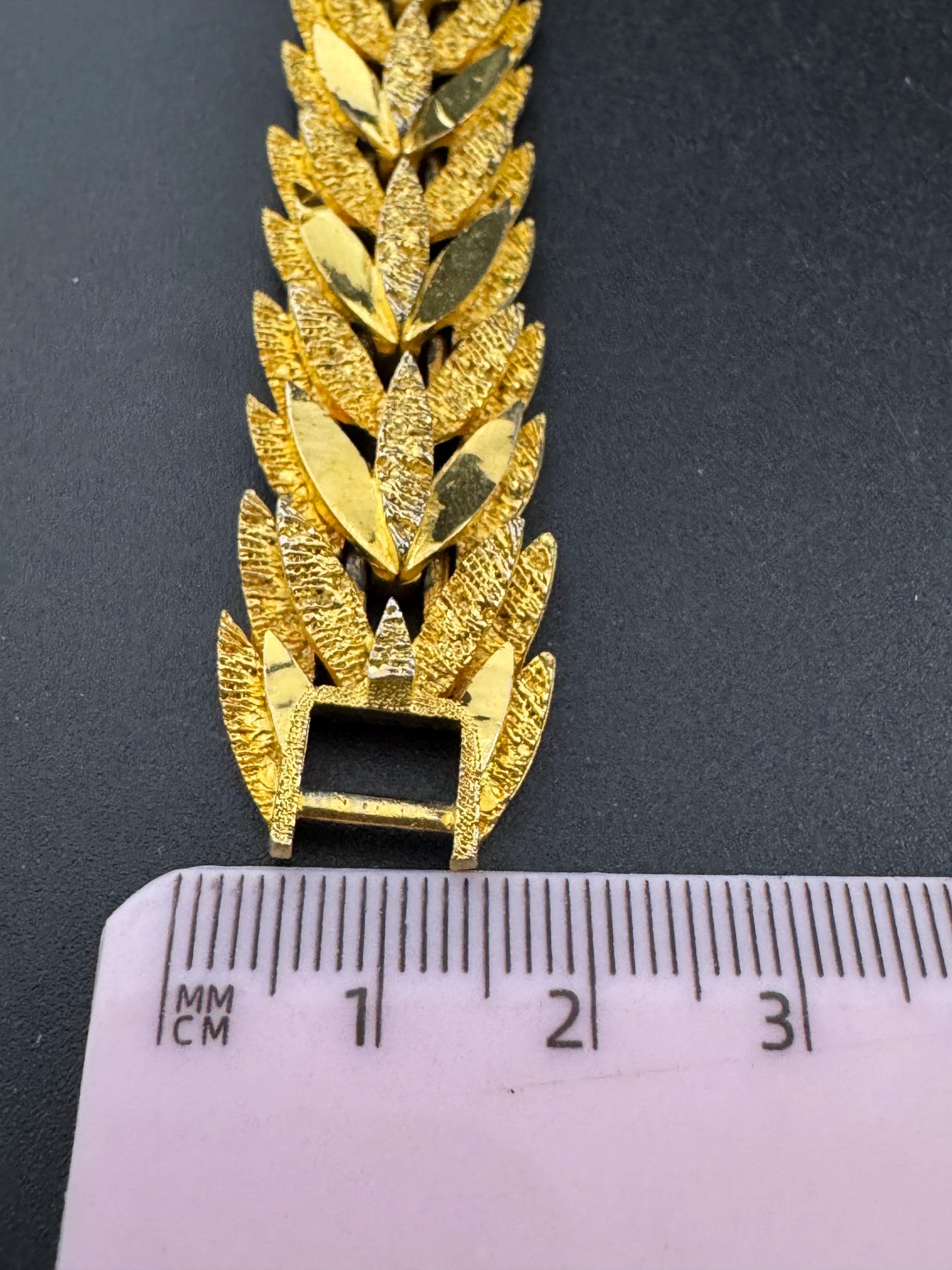 Vintage gold tone modernist abstract brutalist chunky panel link chevron bracelet 18.5cm x 2cm