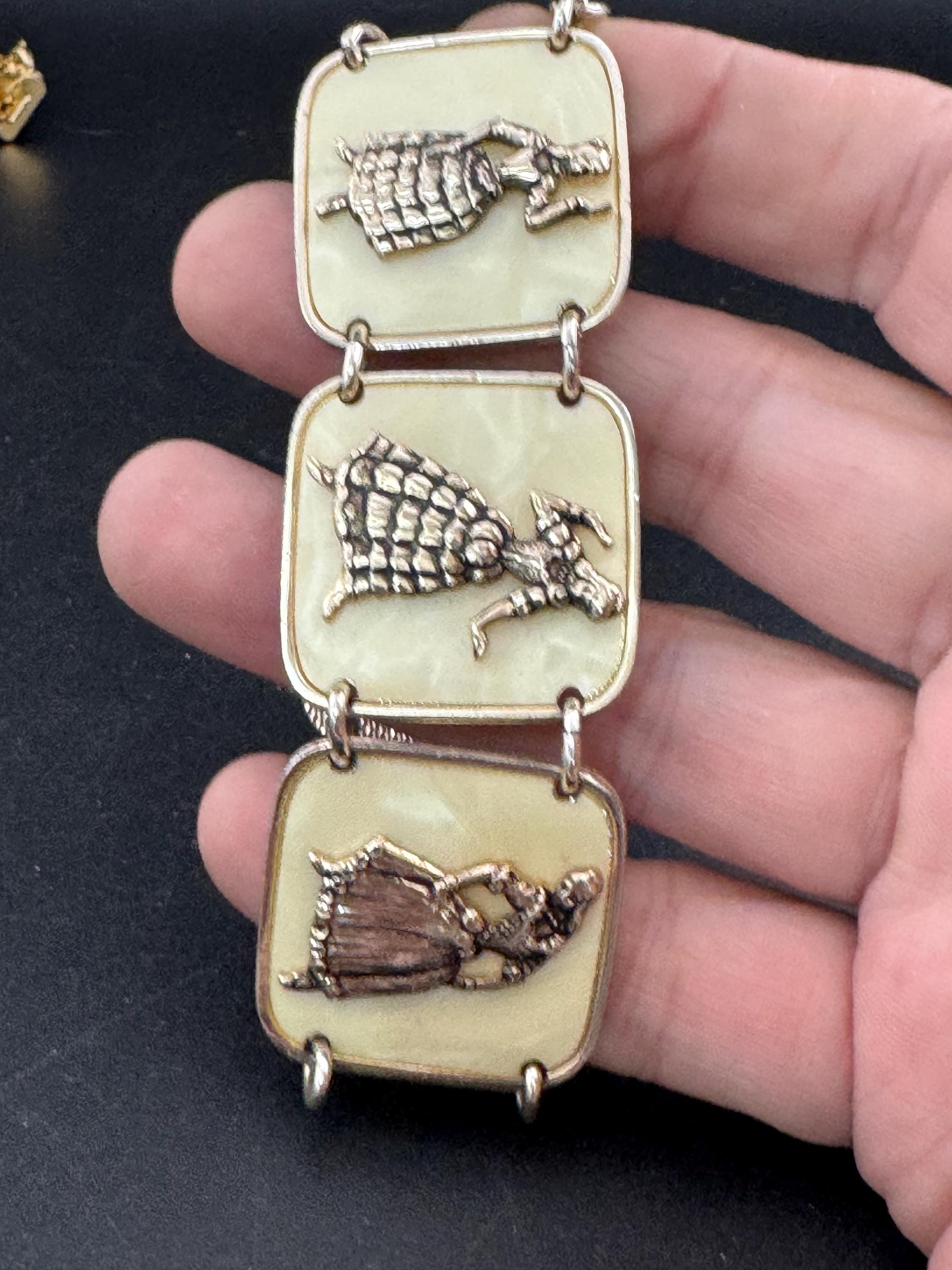 Vintage gold Tone lucite eastern dancing lady panel link bracelet lightweight aluminium Eloxal