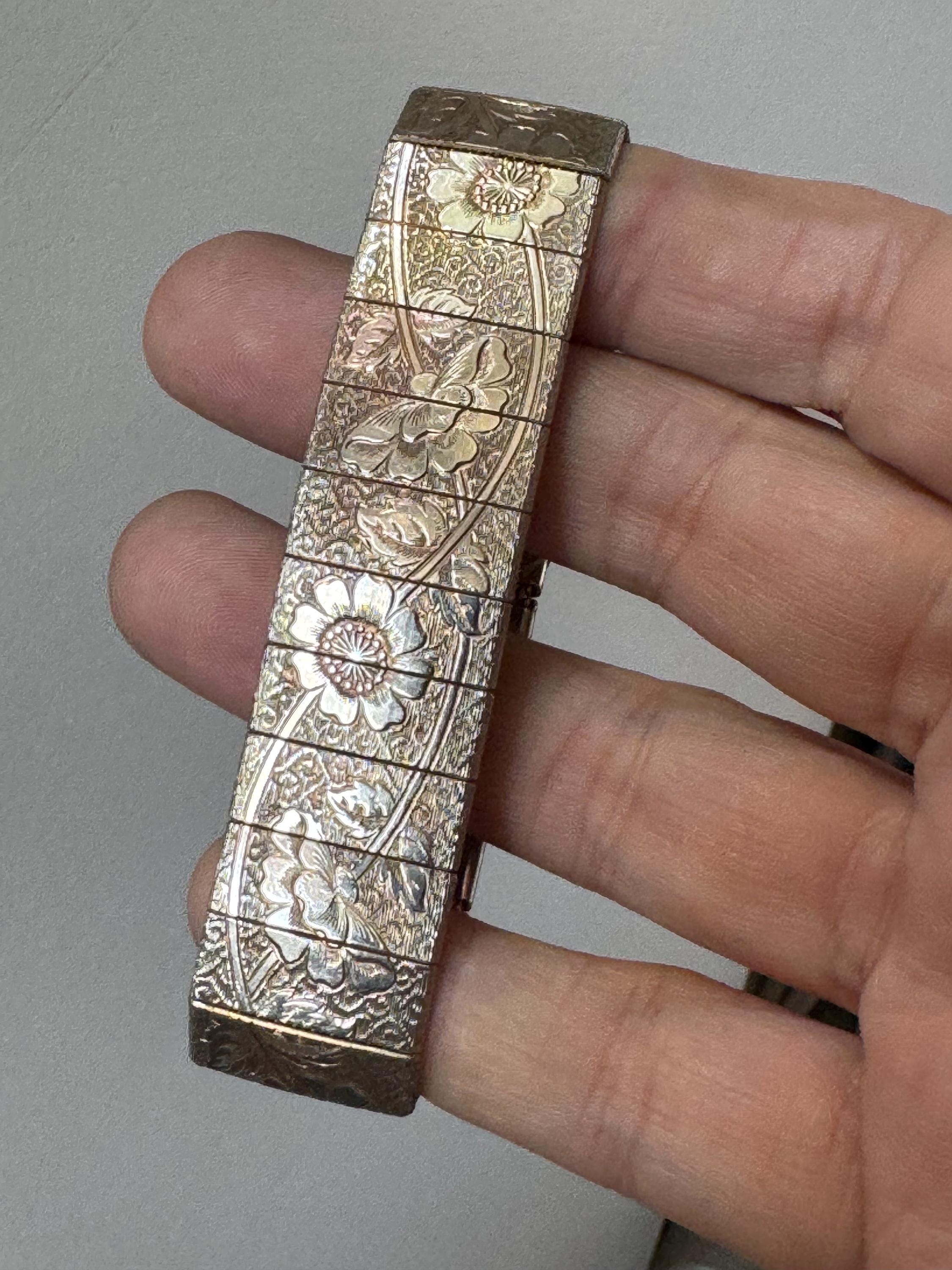 Vintage gold tone 2cm wide woven flat articulated Mesh bracelet engraved with beautiful florals 18.5cm long