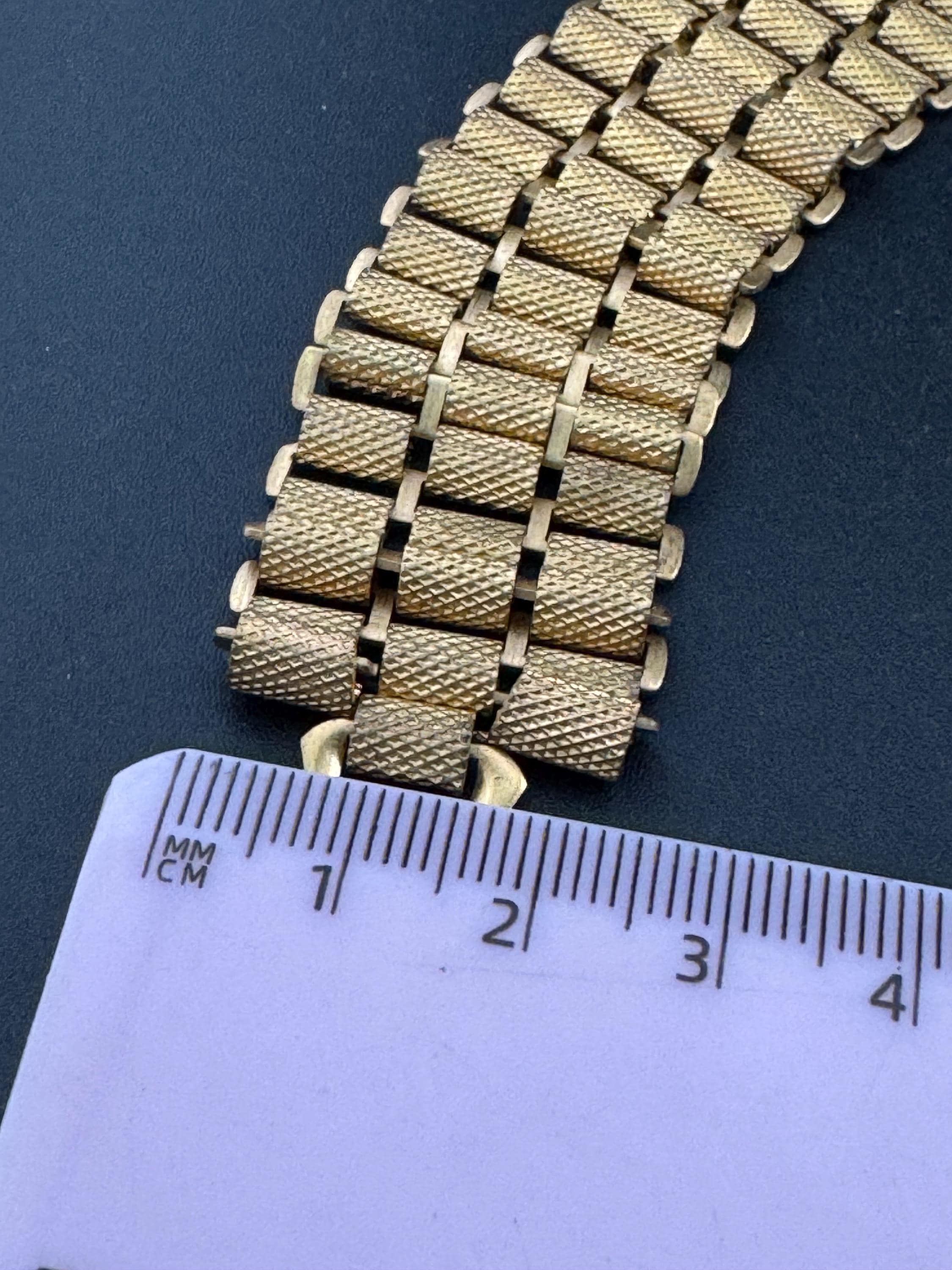 Petite size wrist Nice early mid century gold tone panel link wide articulated bracelet 17.5cm x 2.5cm book chain design