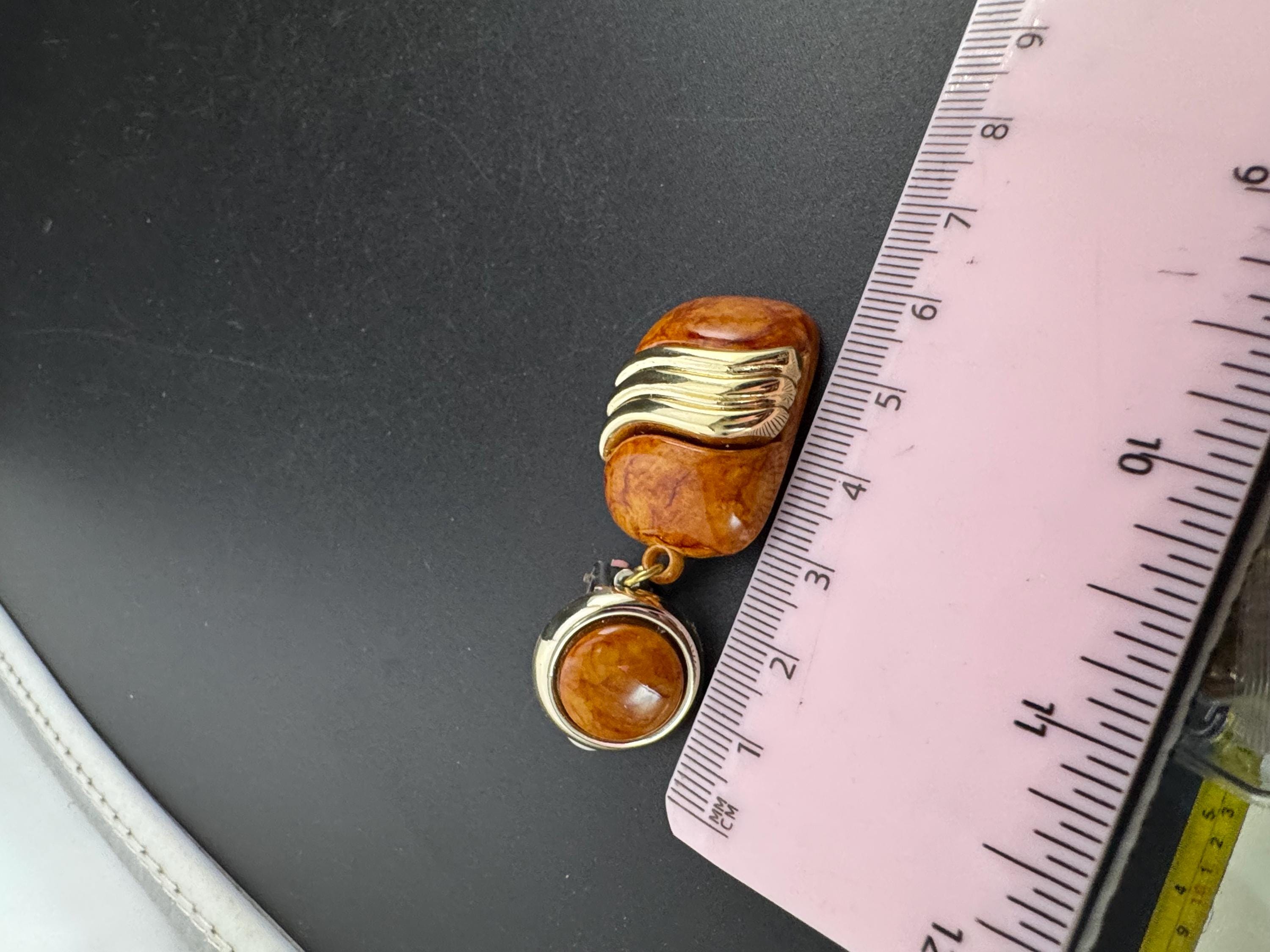Vintage plastic oversized gold tone brown tan clip on dangly drop earrings lightweight 5cm
