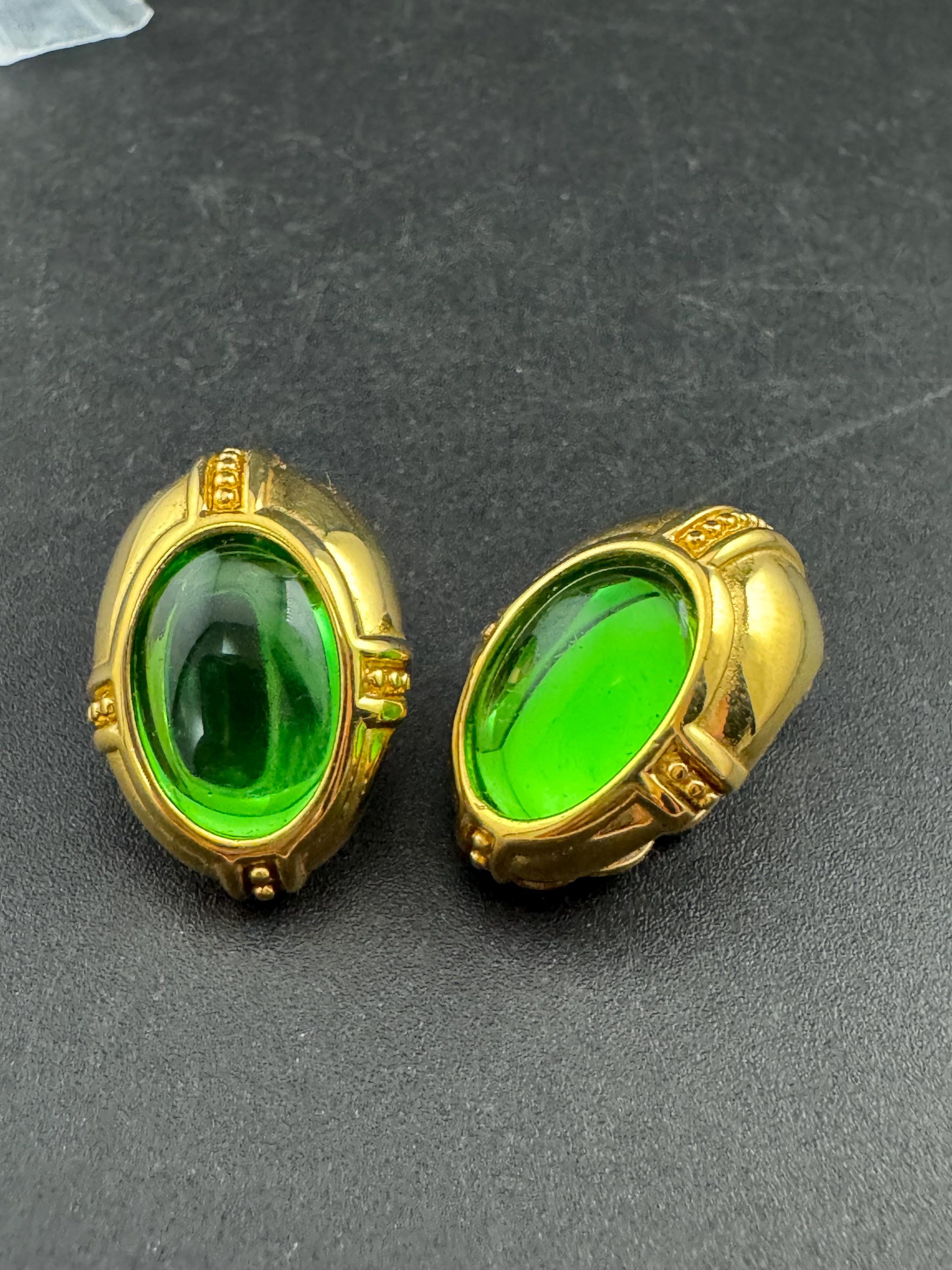 Signed Joan rivers bright green glass cabochon gold plated oval clip on earrings