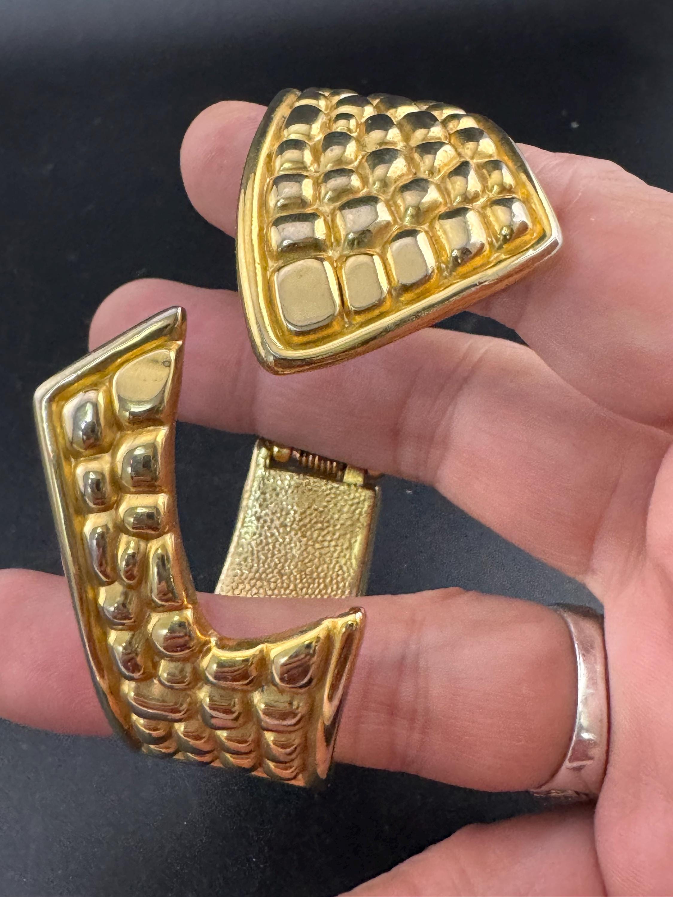 Vintage chunky textured gold wide clamper bangle Bracelet 1980s 1990s