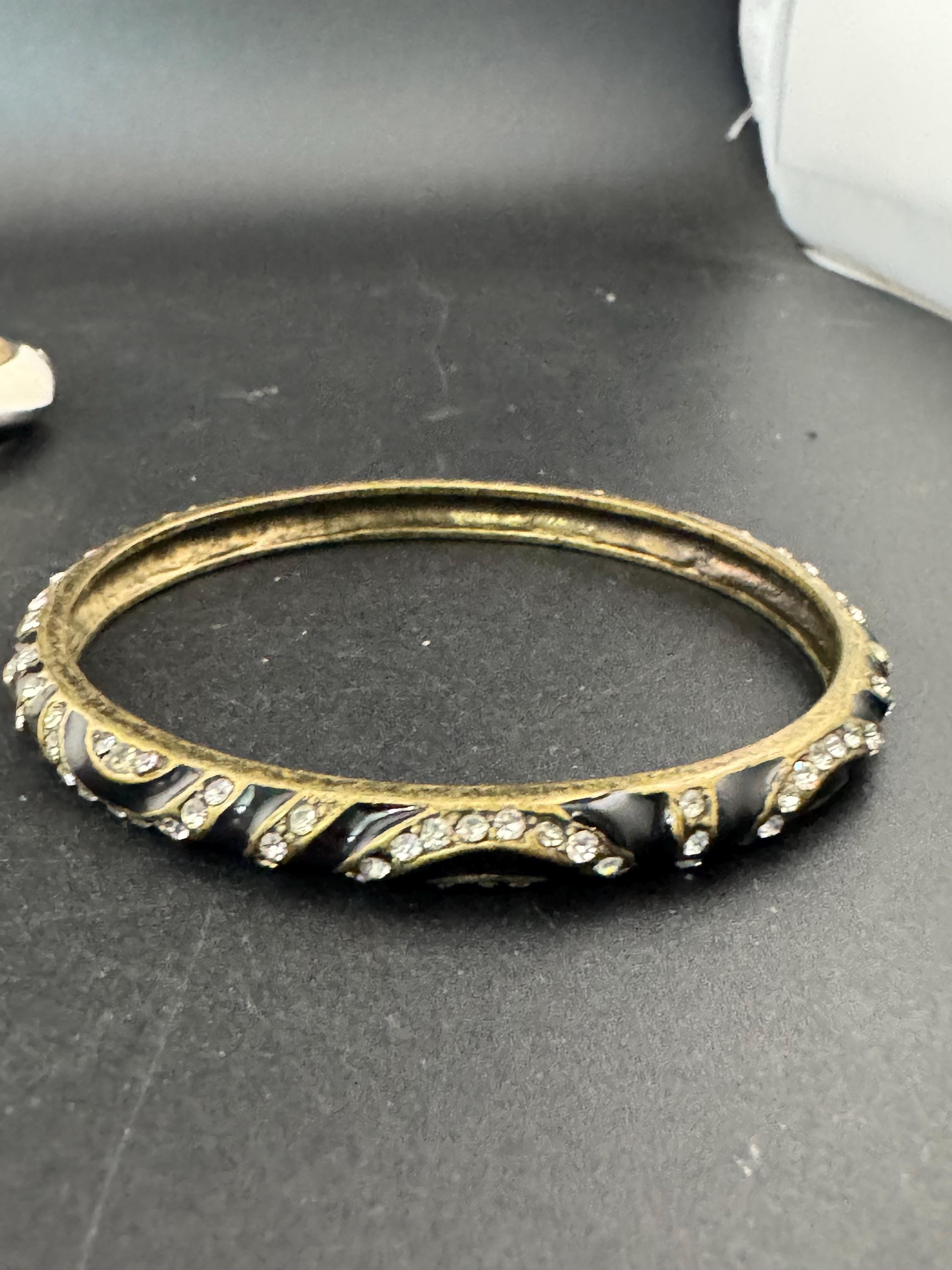 Vintage clear crystal diamanté, black enamel fixed round slim bangle , 80s
