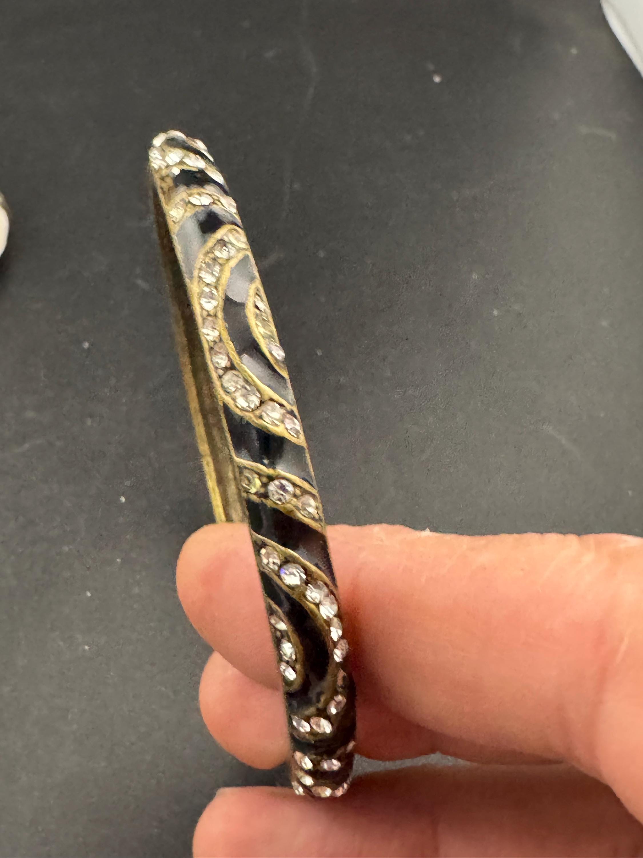 Vintage clear crystal diamanté, black enamel fixed round slim bangle , 80s