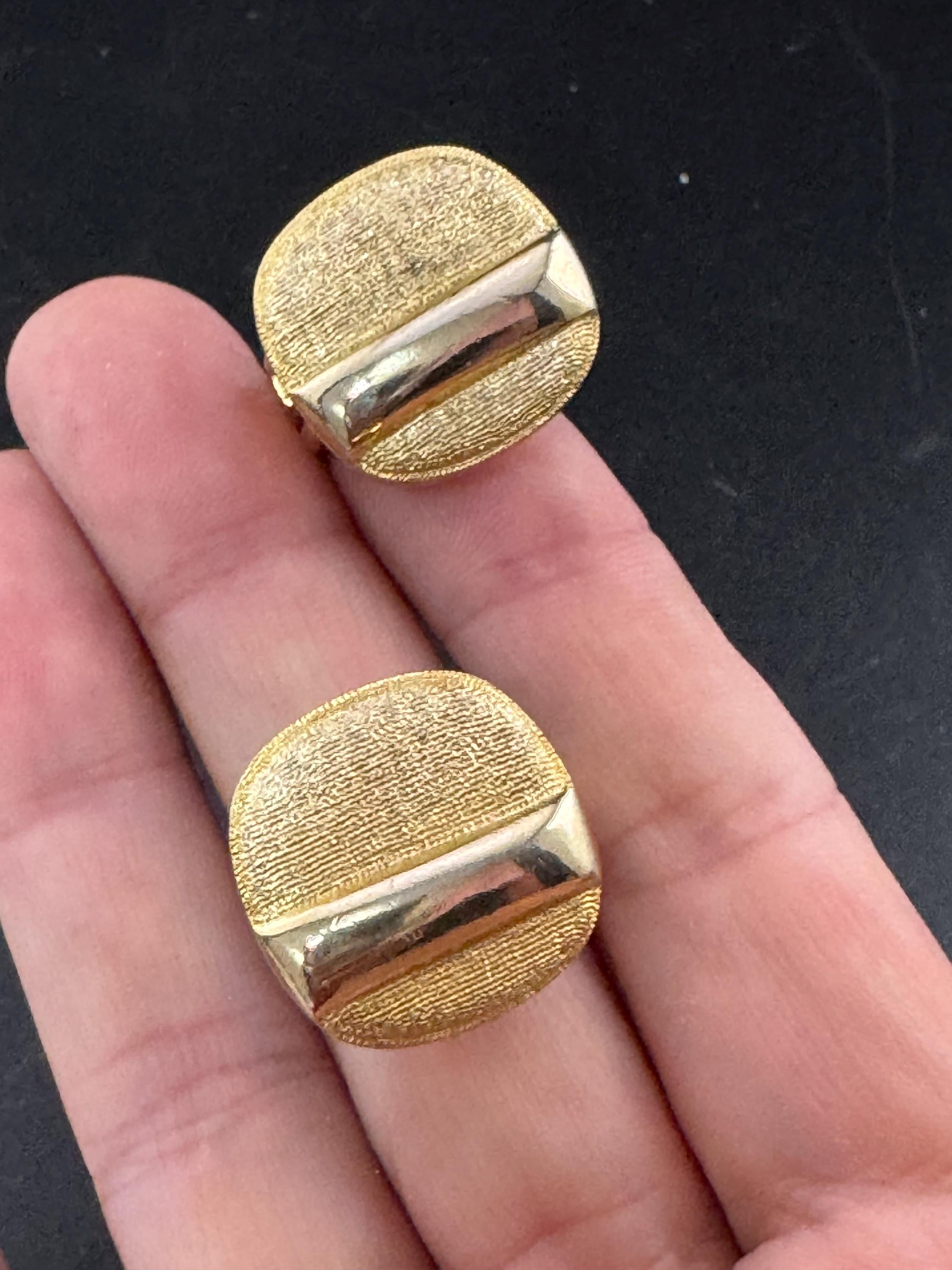 Vintage 1970s gold tone textured squares clip on stud Earrings