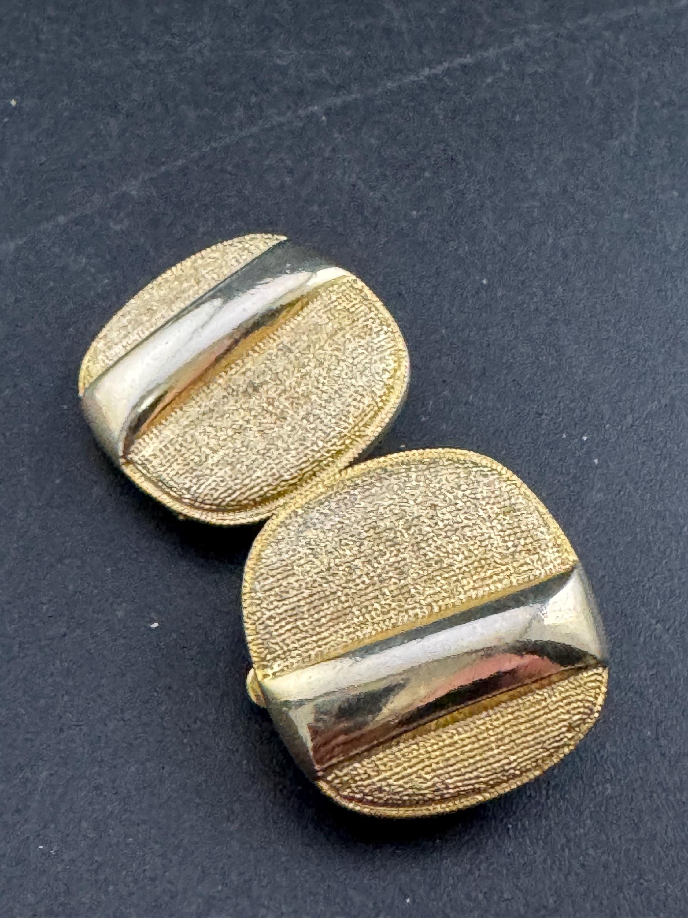 Vintage 1970s gold tone textured squares clip on stud Earrings