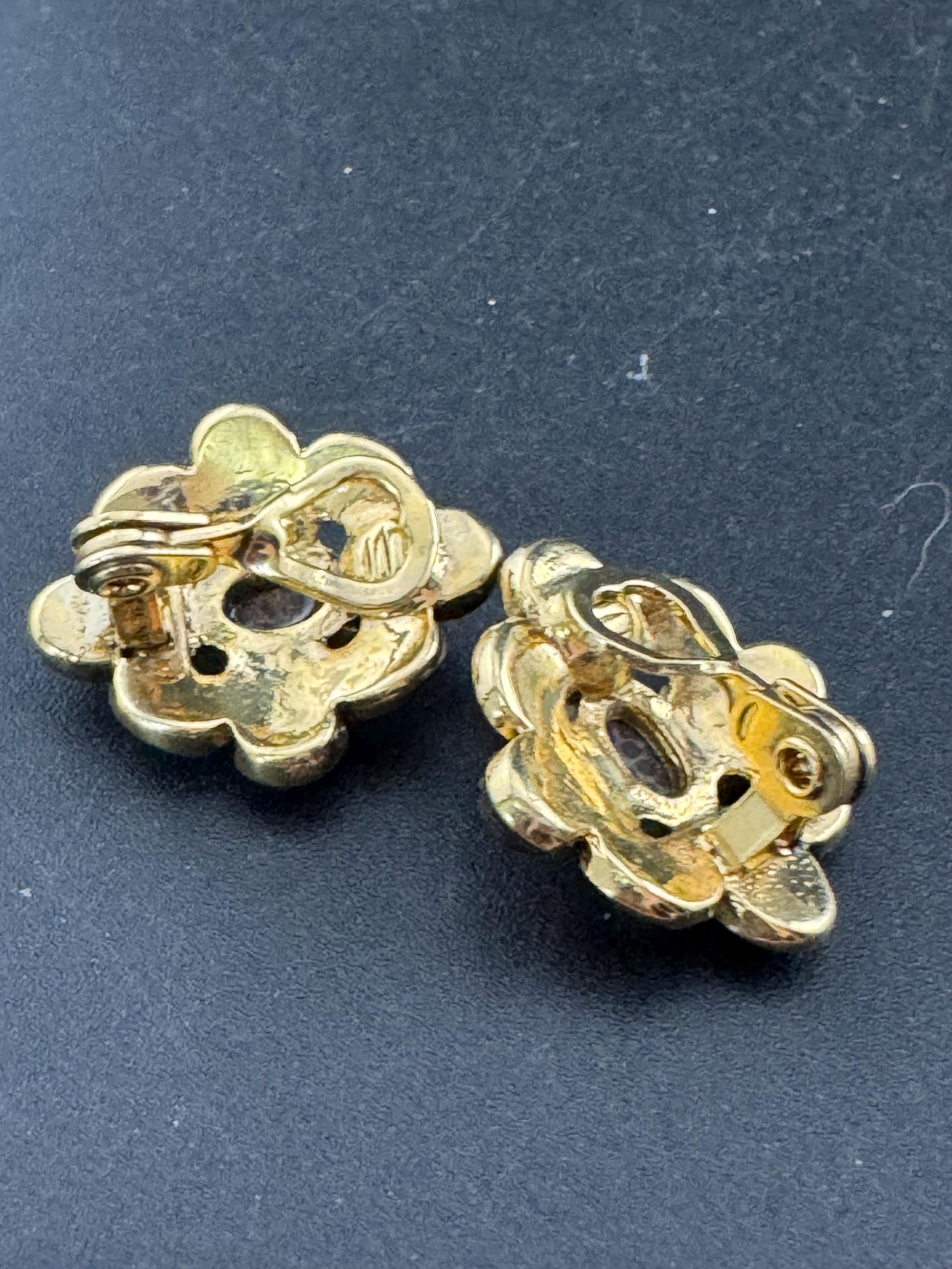 Signed MONET Vintage Gold tone green amber and black cabochon set clip on earrings