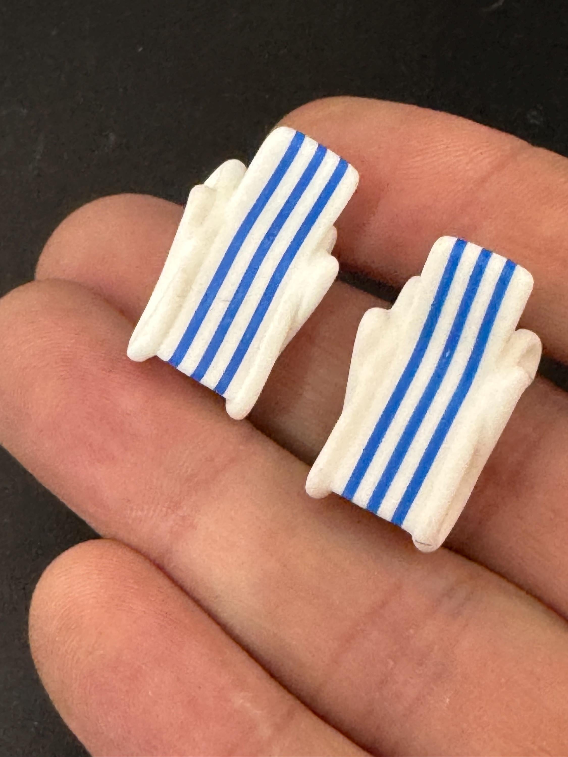 2 x Miniature model beach striped sunbed lounger, ideal railway scenery, craft cake topper decoration dollshouse