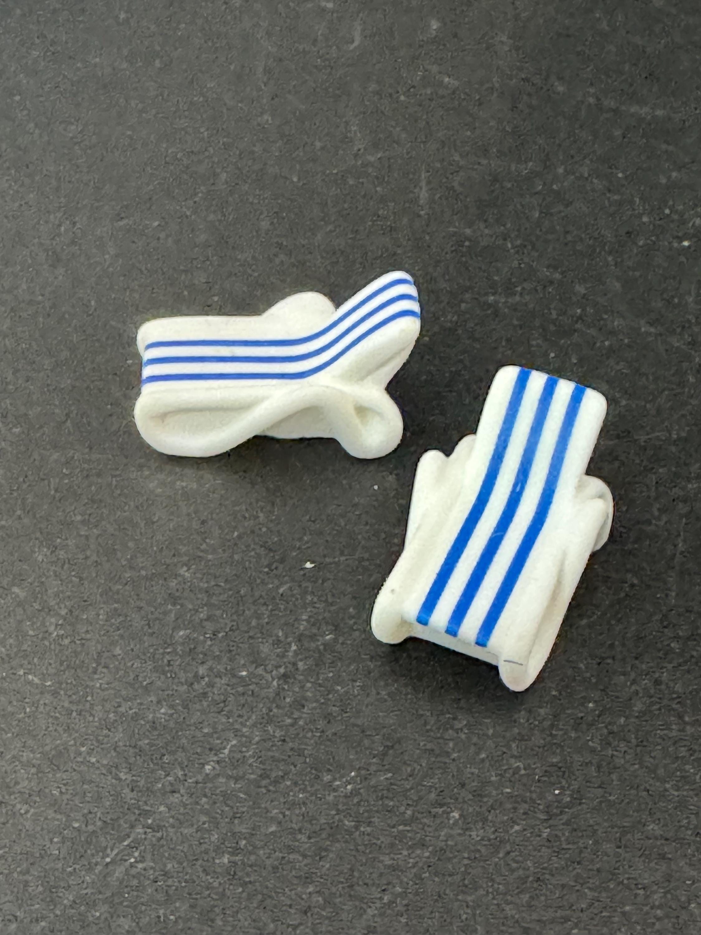 2 x Miniature model beach striped sunbed lounger, ideal railway scenery, craft cake topper decoration dollshouse