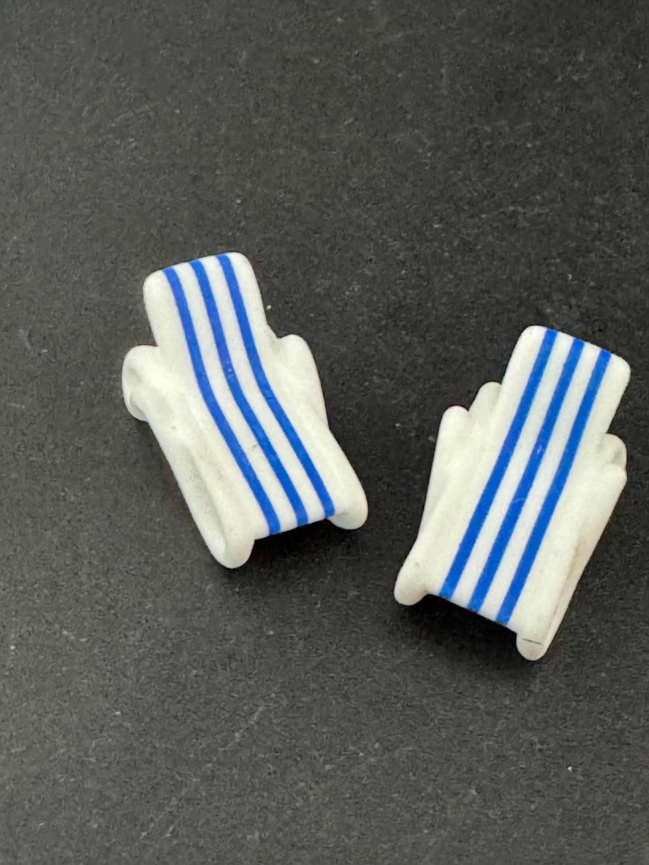 2 x Miniature model beach striped sunbed lounger, ideal railway scenery, craft cake topper decoration dollshouse
