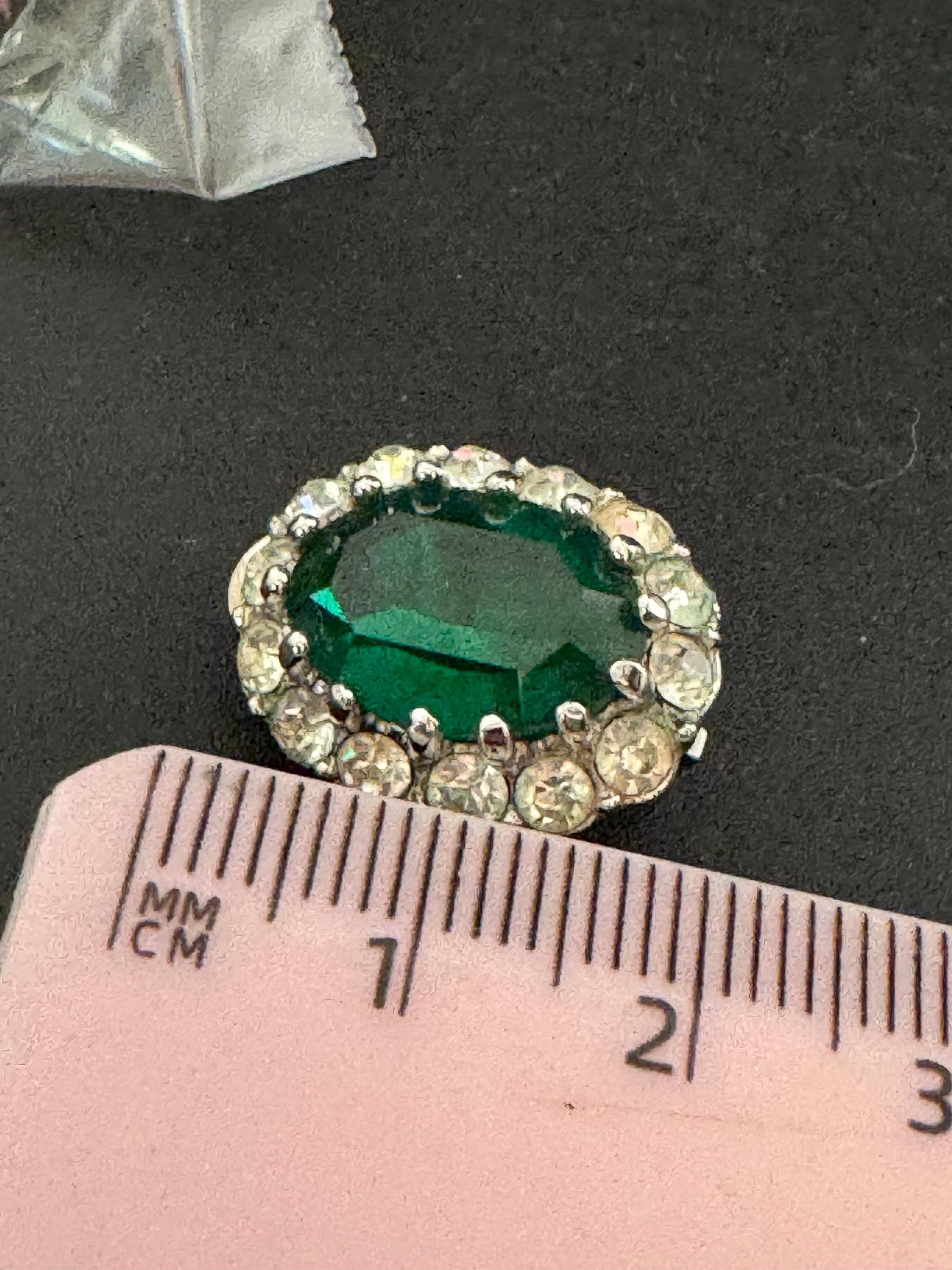 Vintage 2cm dainty silver tone emerald green oval diamanté clip on earrings