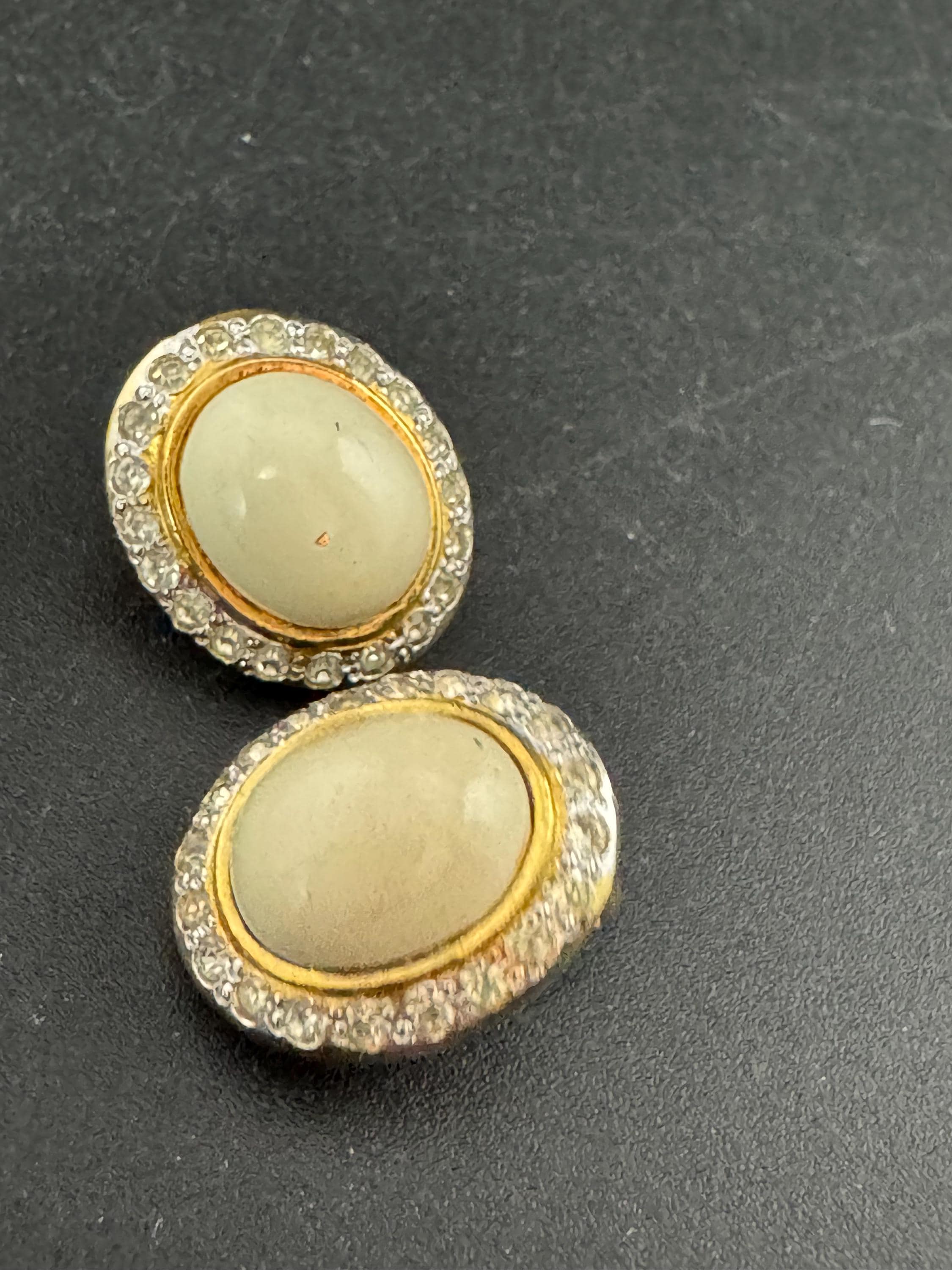 Vintage silver tone clear diamanté 2cm cream oval cabochon clip on earrings