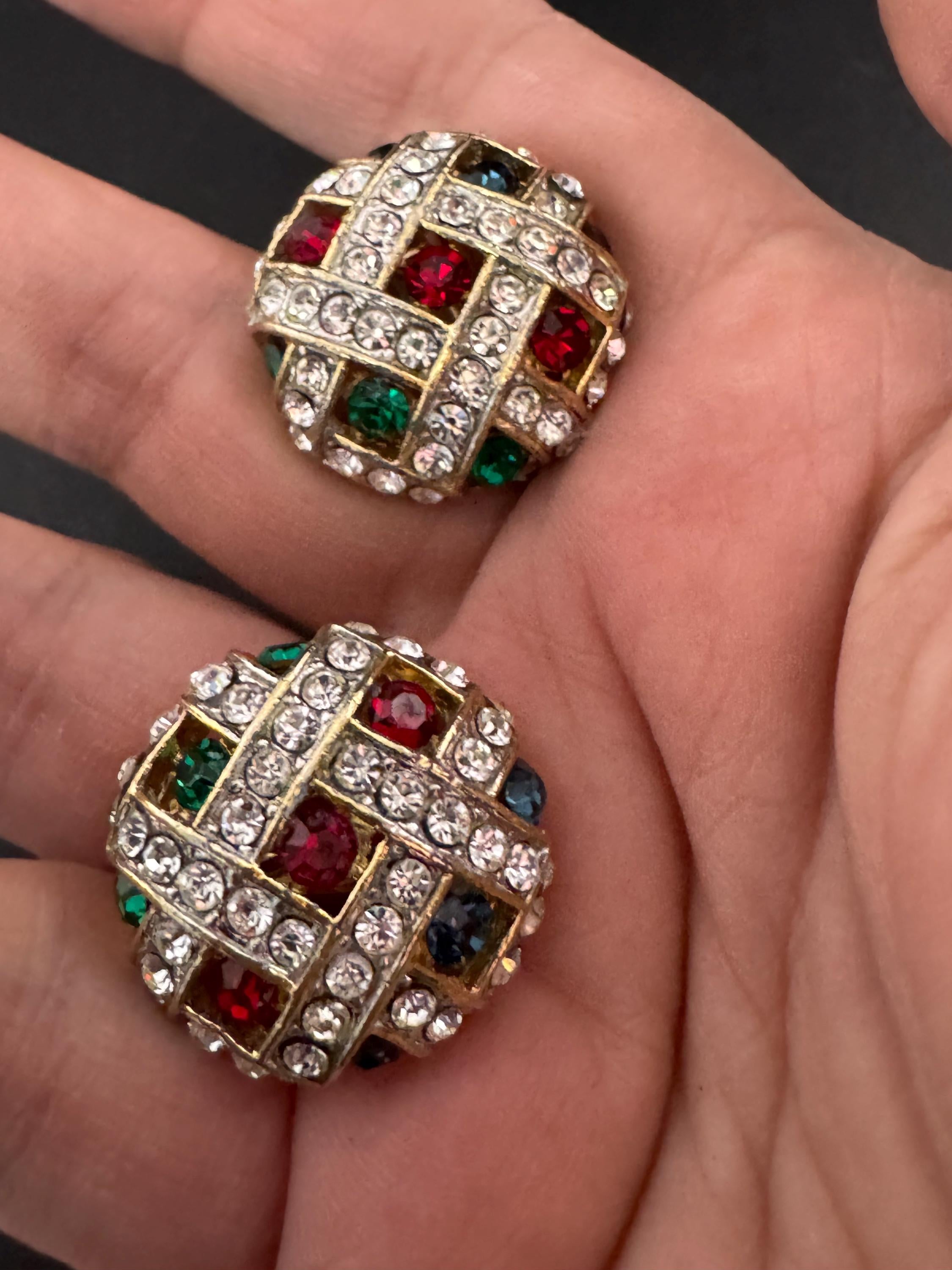 Vintage 1980s gripoix style red green blue rhinestone set round domed clear glass clip on earrings