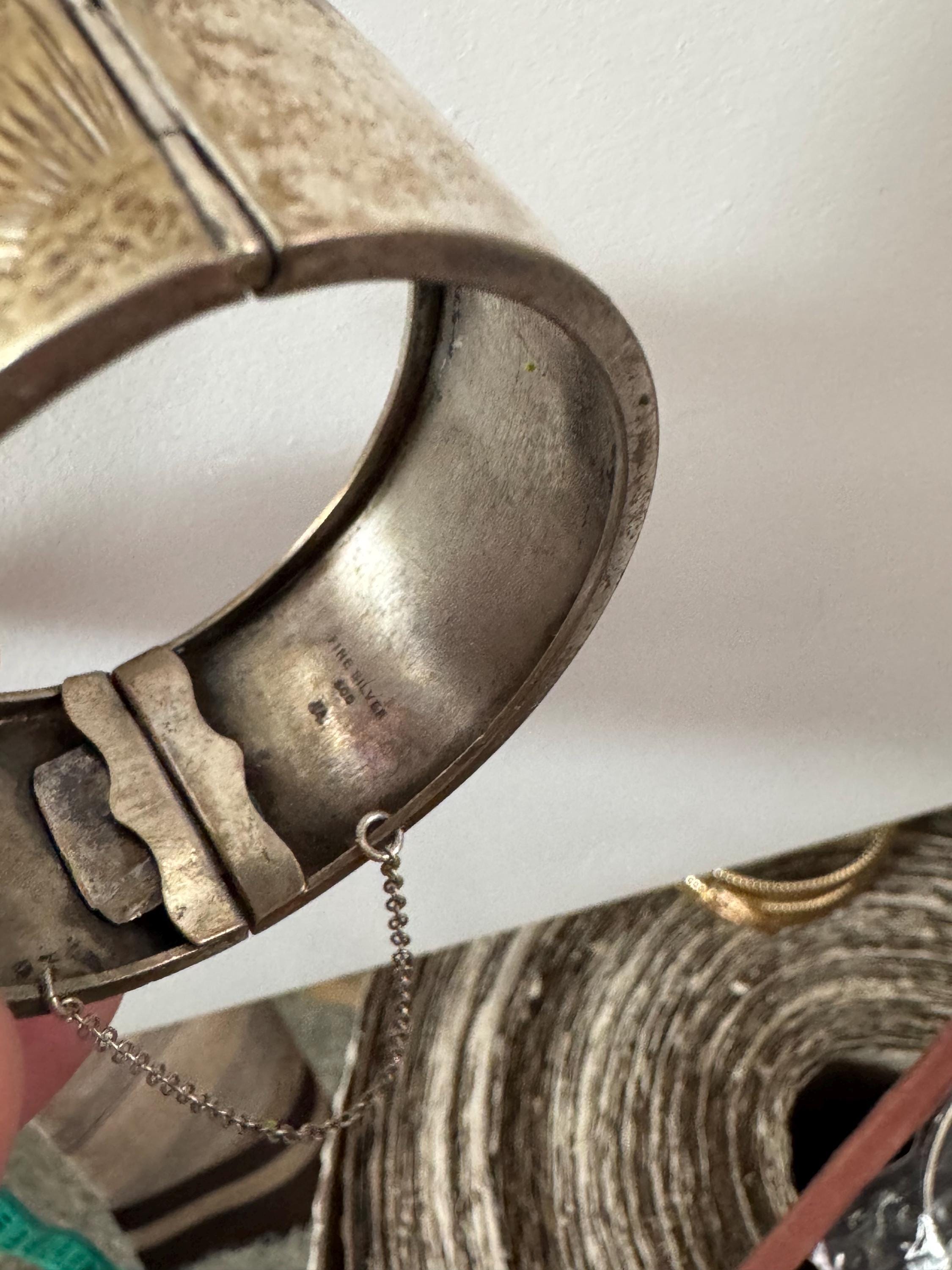 Antique 500 grade silver white metal silver wide clamper Cuff Bangle Bracelet 25 grams aesthetic bird design with safety chain