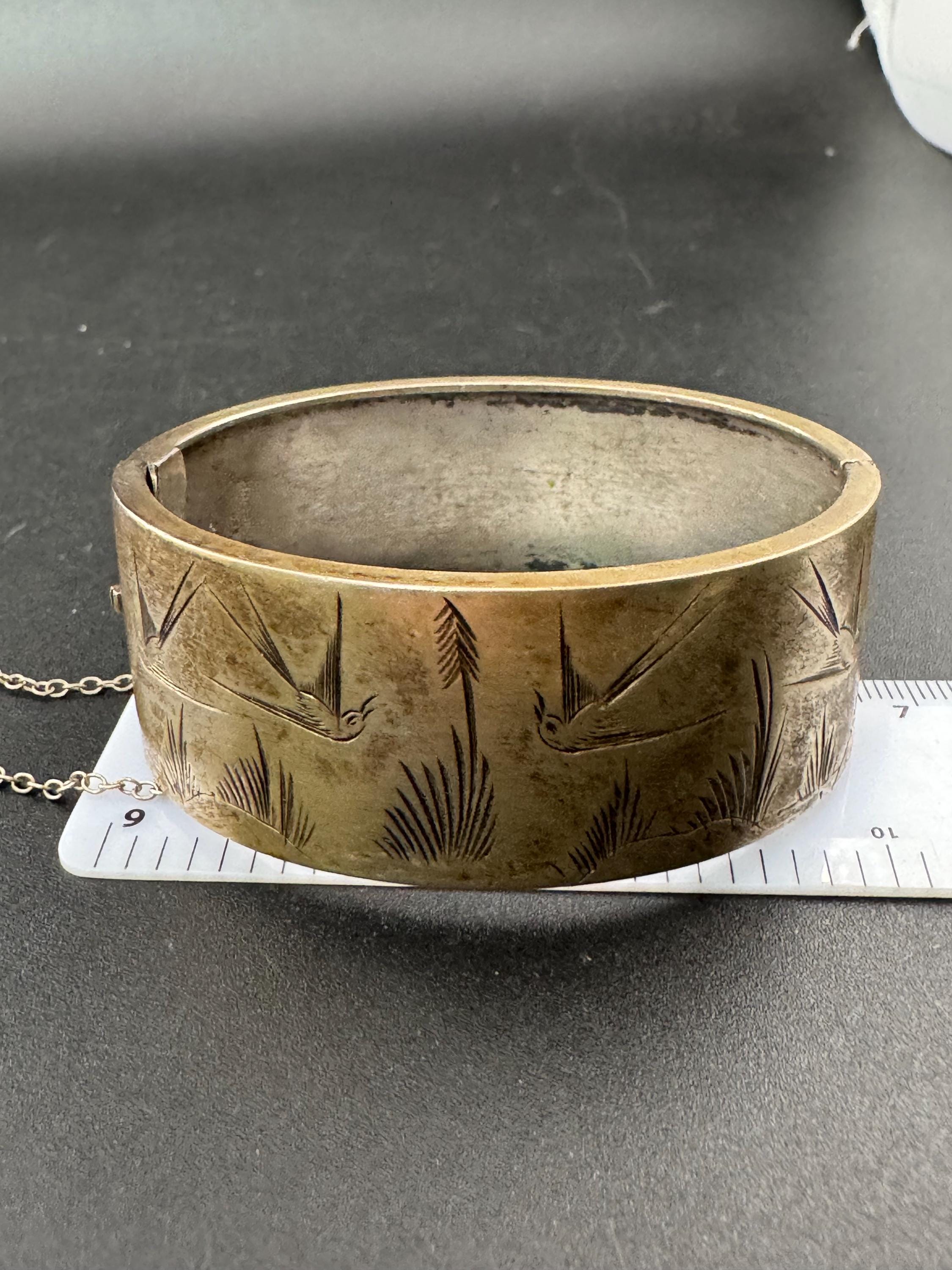 Antique 500 grade silver white metal silver wide clamper Cuff Bangle Bracelet 25 grams aesthetic bird design with safety chain