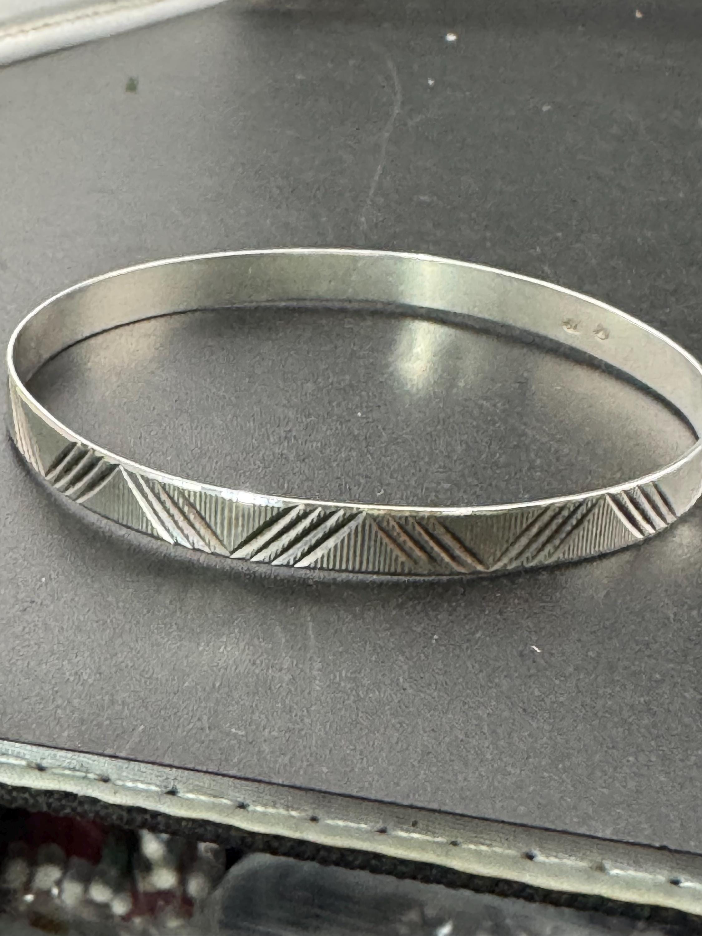 Vintage 1970s cross etched 925 sterling silver 6mm slim thin bangle 8.2 grams 6.5cm inner diameter