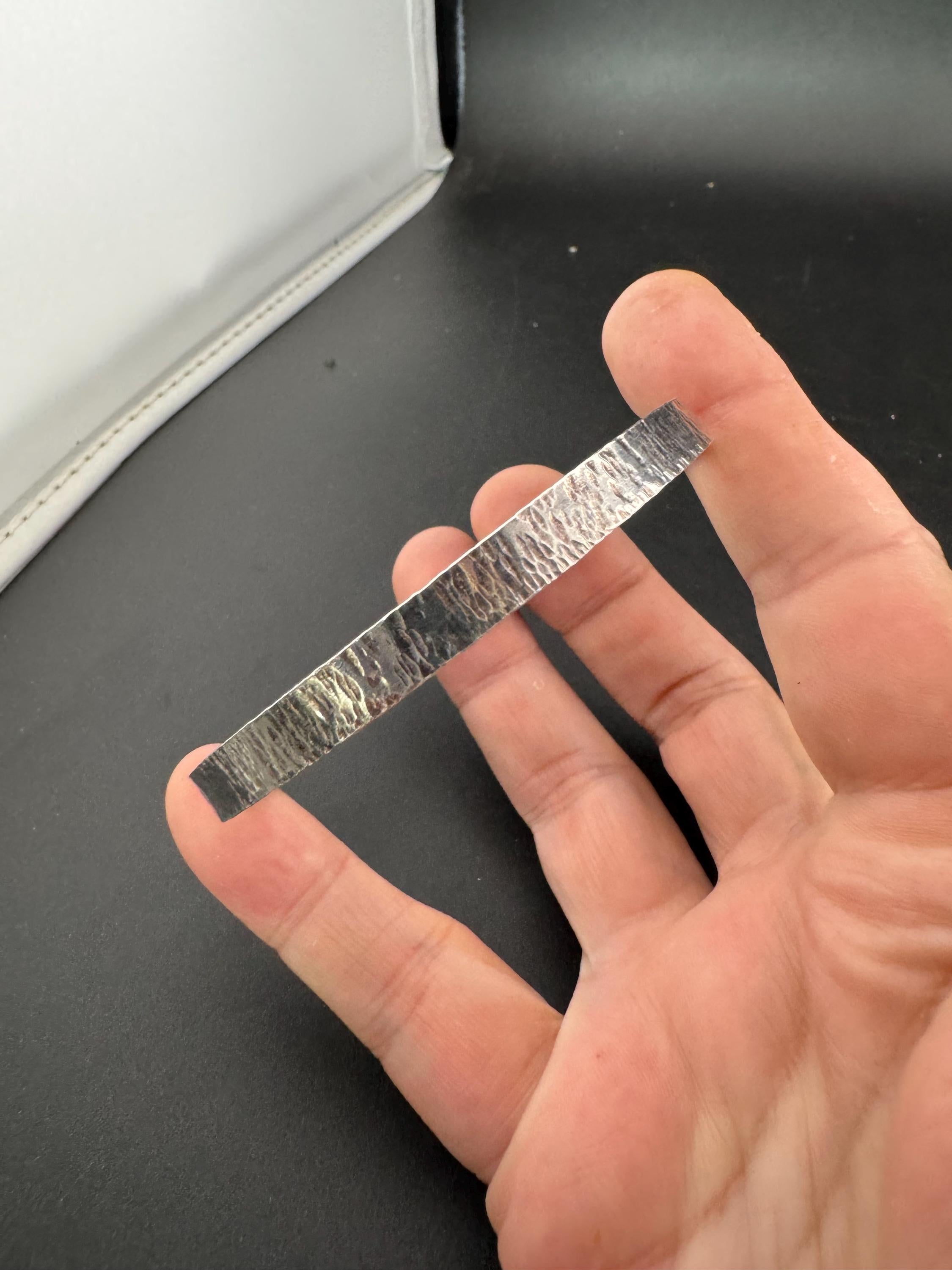 Vintage plain white metal slim thin modernist brutalist bark bangle 22.2 grams 6.5cm inner diameter, handmade acid tested sterling silver