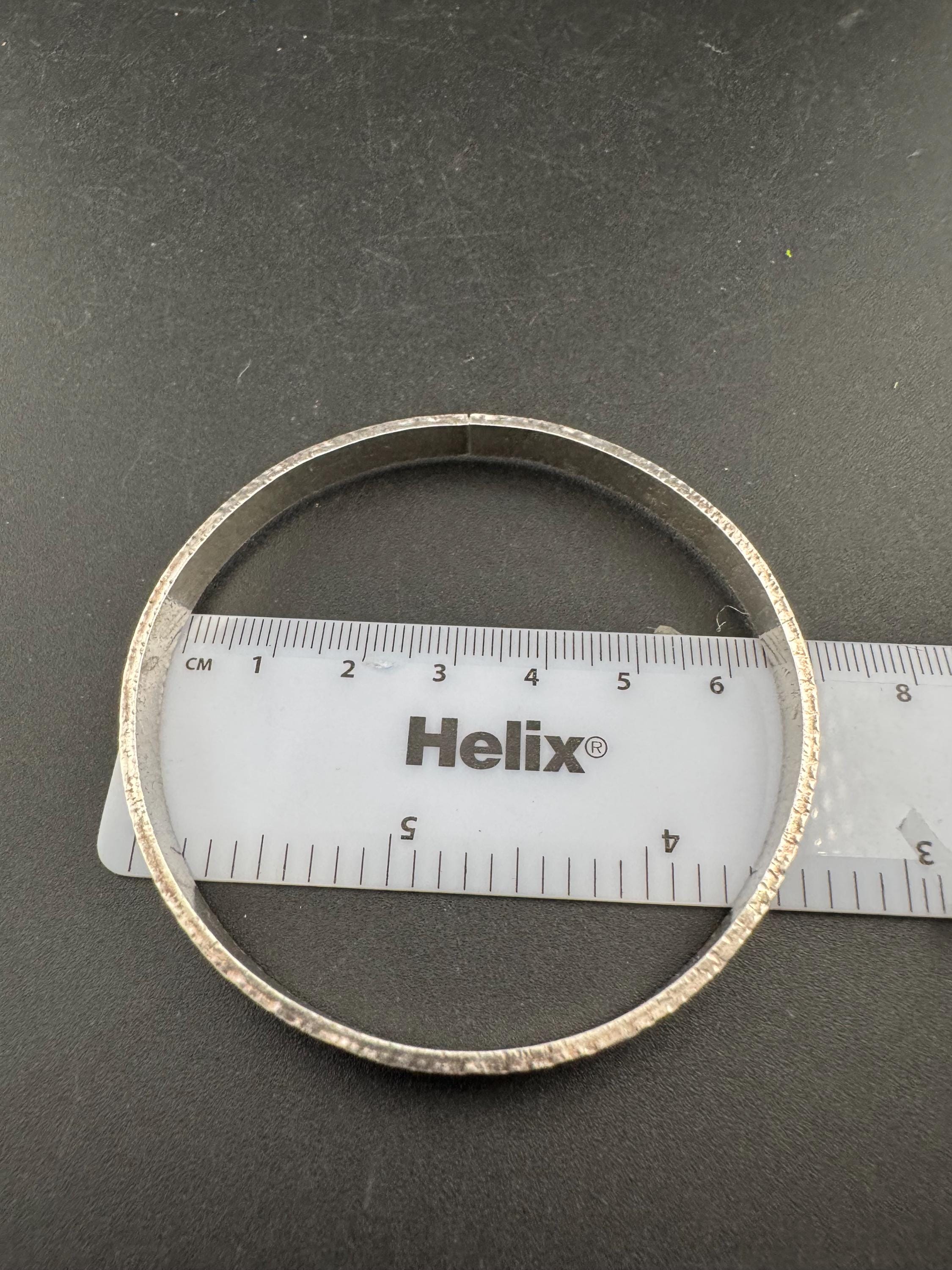 Vintage plain white metal slim thin modernist brutalist bark bangle 22.2 grams 6.5cm inner diameter, handmade acid tested sterling silver