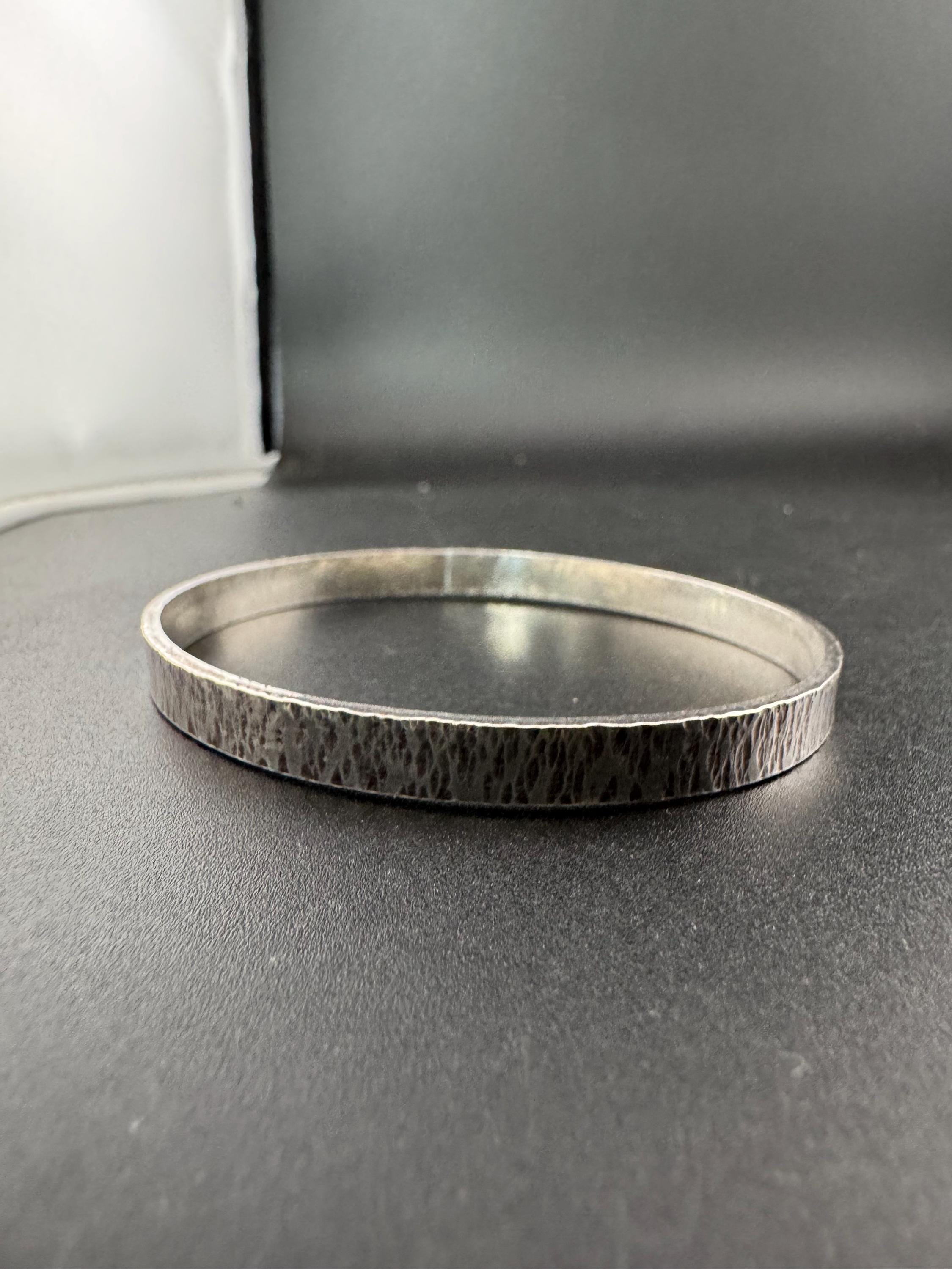 Vintage plain white metal slim thin modernist brutalist bark bangle 22.2 grams 6.5cm inner diameter, handmade acid tested sterling silver