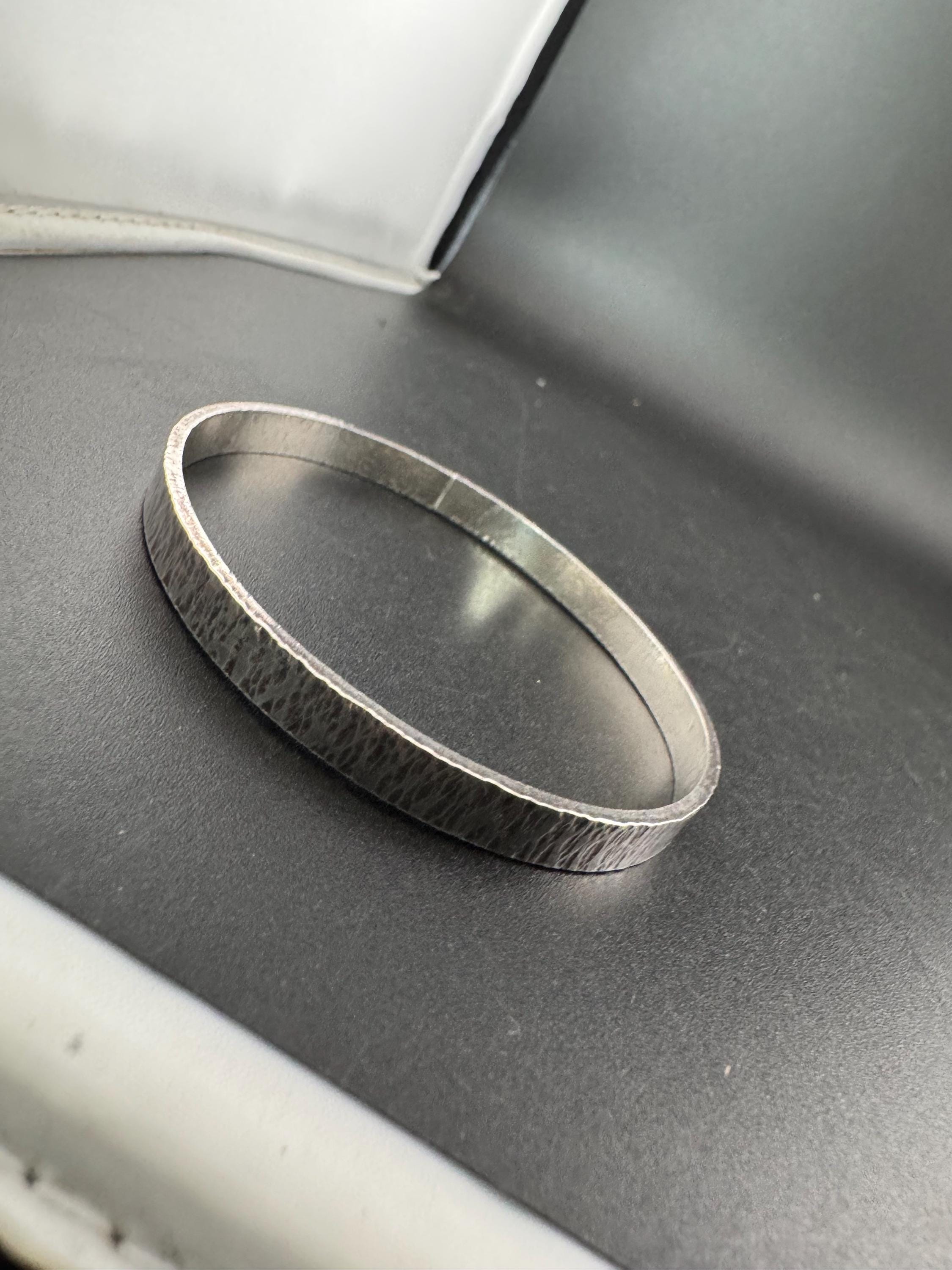 Vintage plain white metal slim thin modernist brutalist bark bangle 22.2 grams 6.5cm inner diameter, handmade acid tested sterling silver
