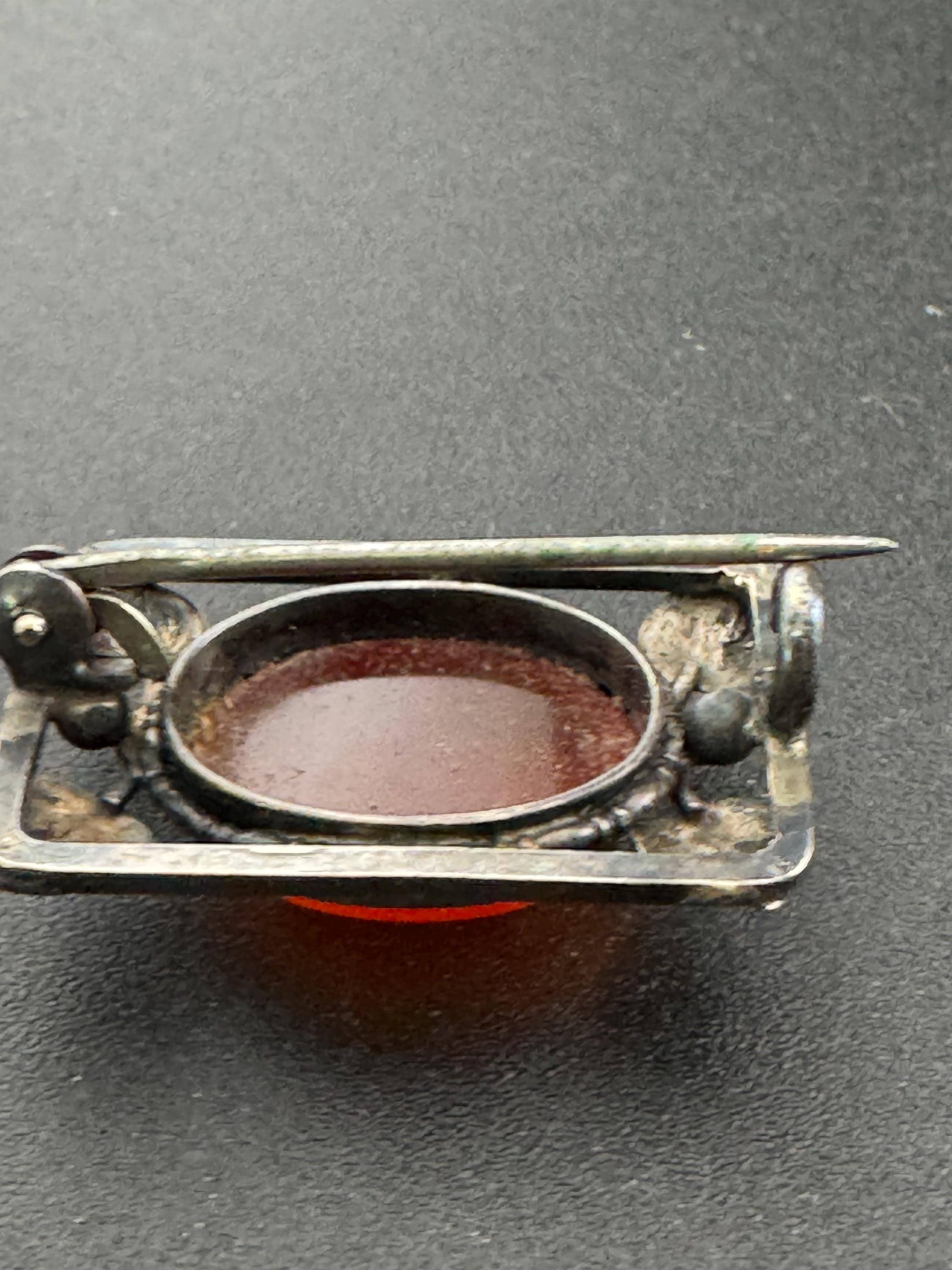 Sweet little antique Sterling silver floral carnelian cabochon brooch 4 grams 2.5cm art nouveau period Edwardian back pin
