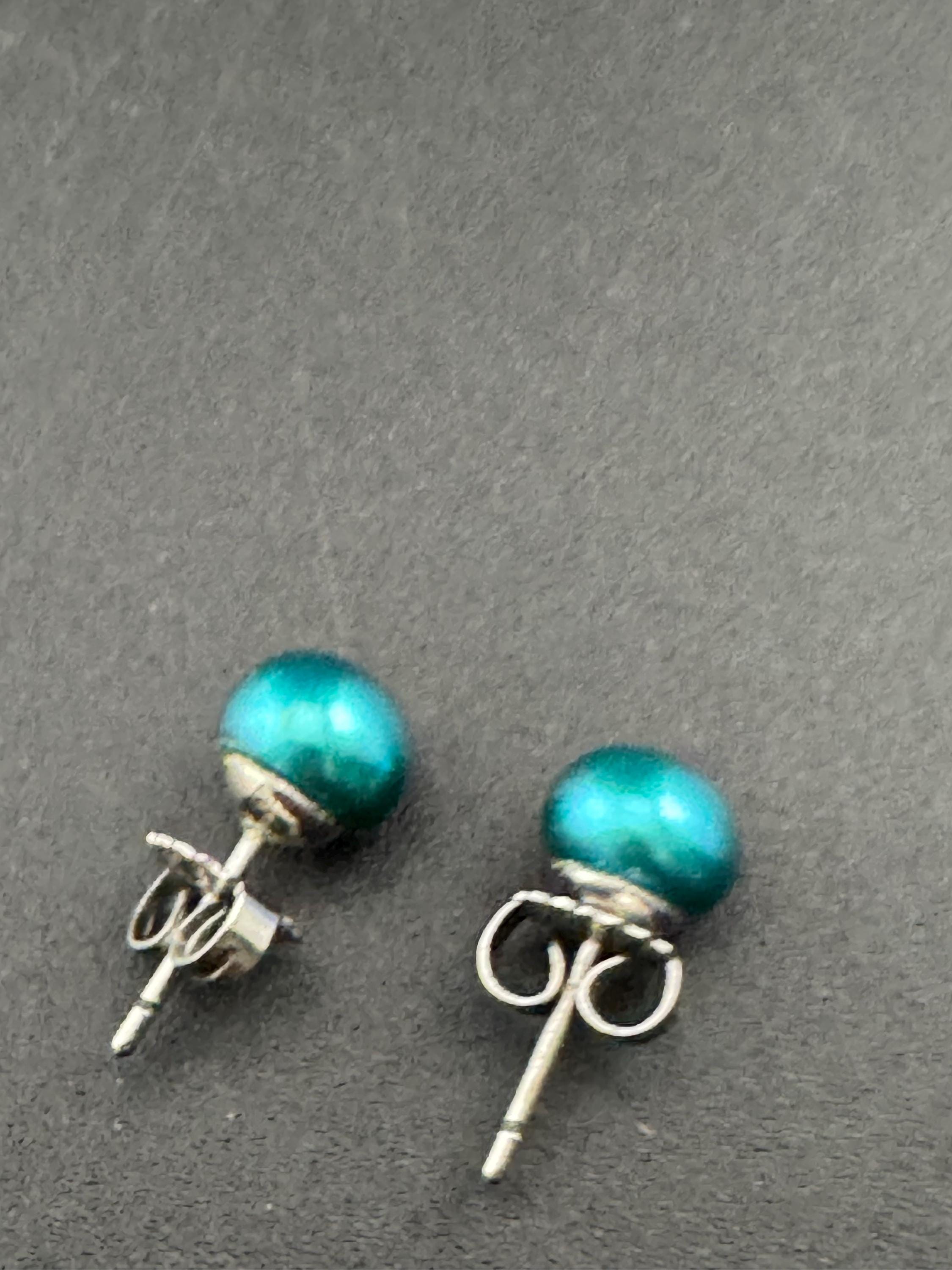 One pair of 925 Sterling silver genuine natural pearl small stud earrings choose bright pink, teal green or petrol grey