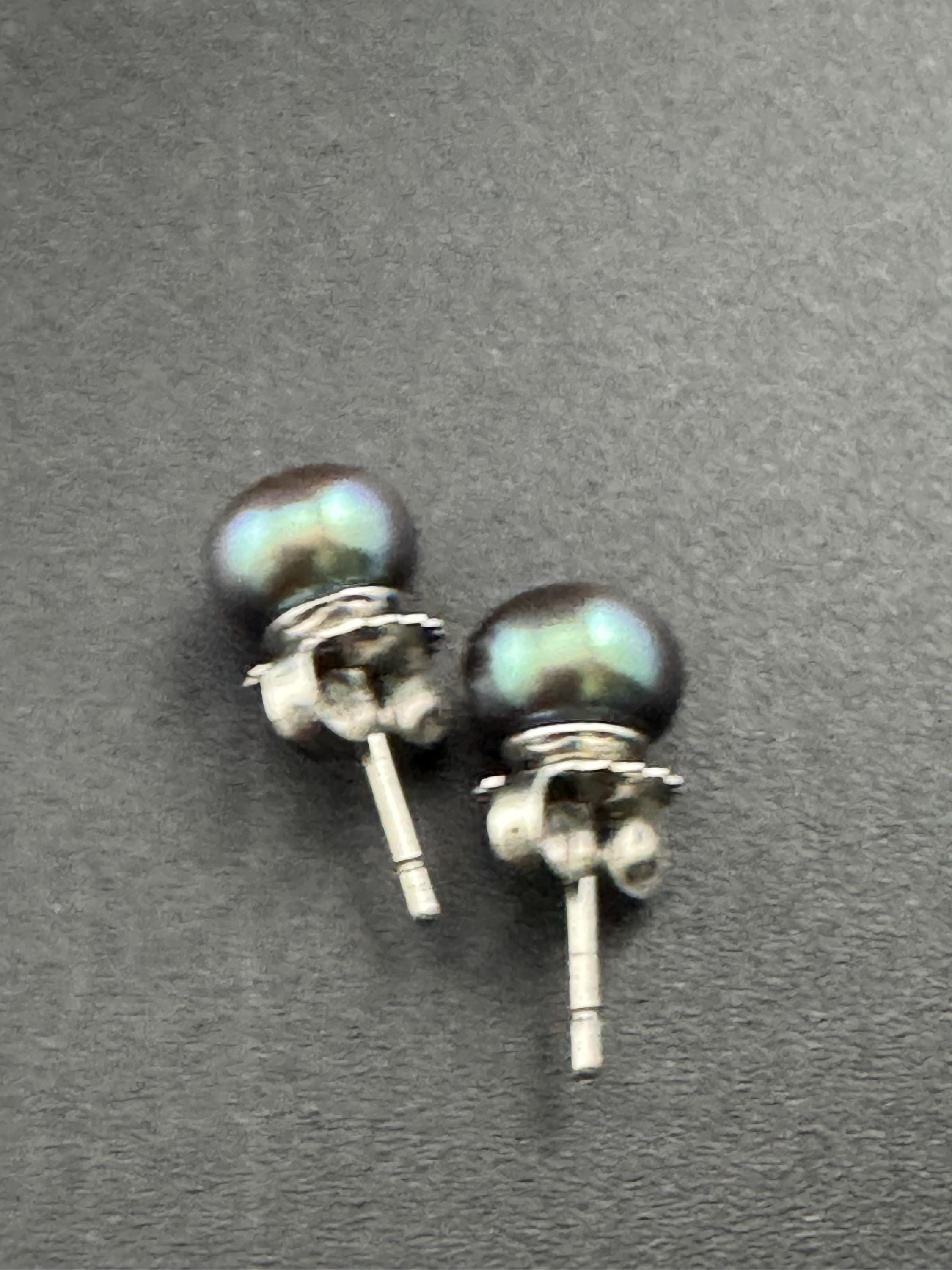 One pair of 925 Sterling silver genuine natural pearl small stud earrings choose bright pink, teal green or petrol grey