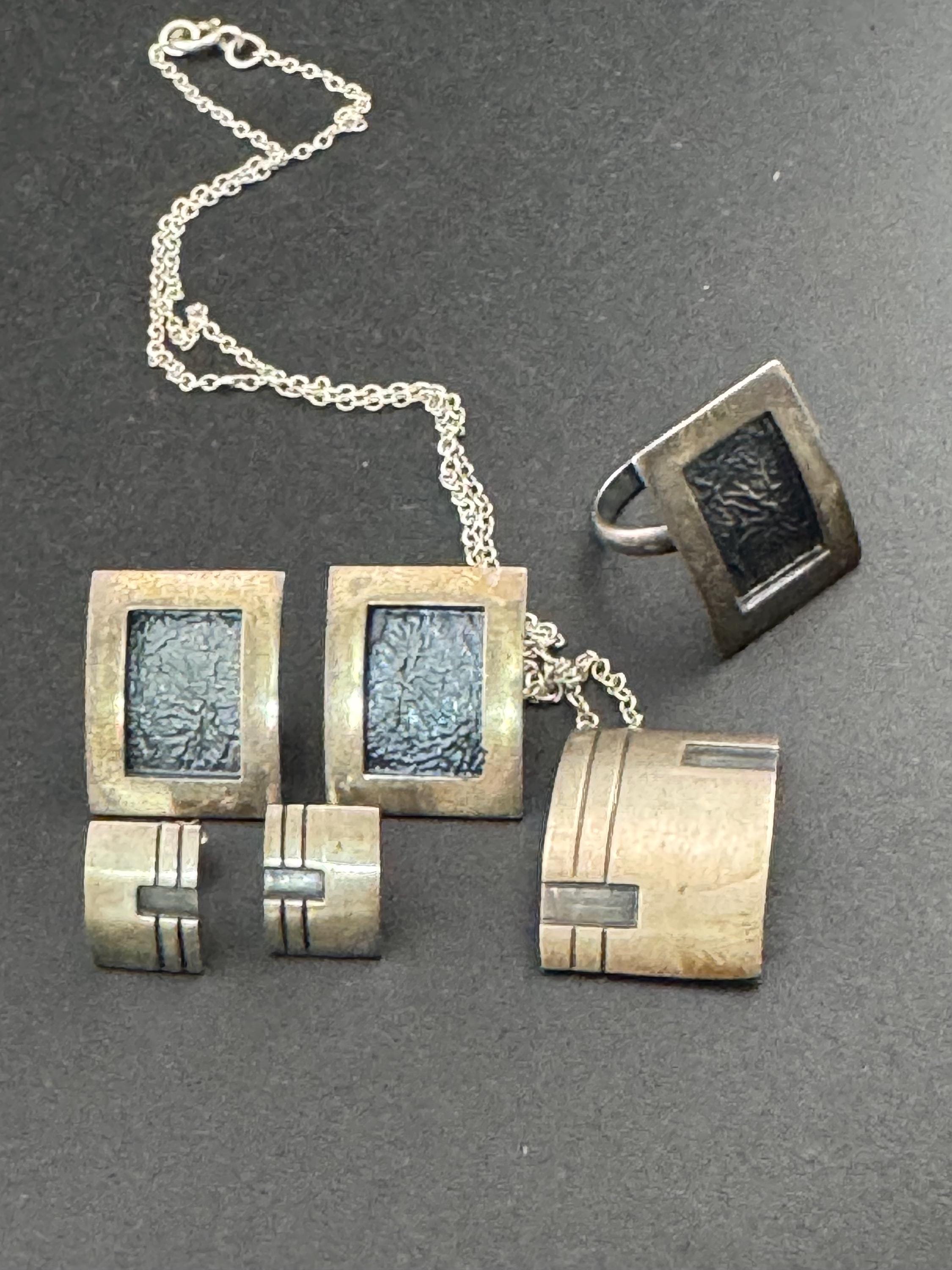 925 modernist sterling silver jewellery set, 2 pairs earrings, pendant necklace and ring size L