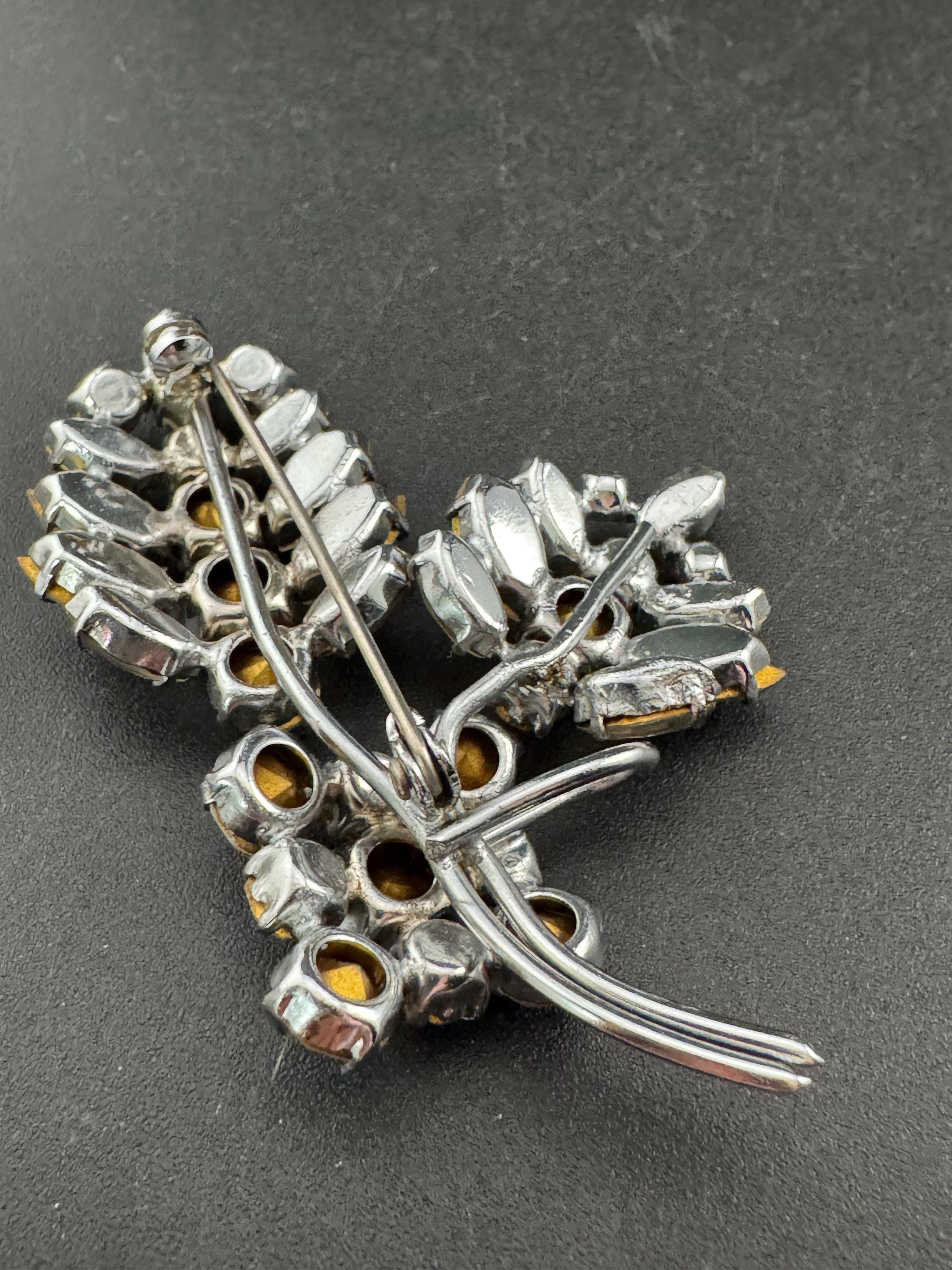 Vintage floral paste glass clear Diamanté silver tone Brooch
