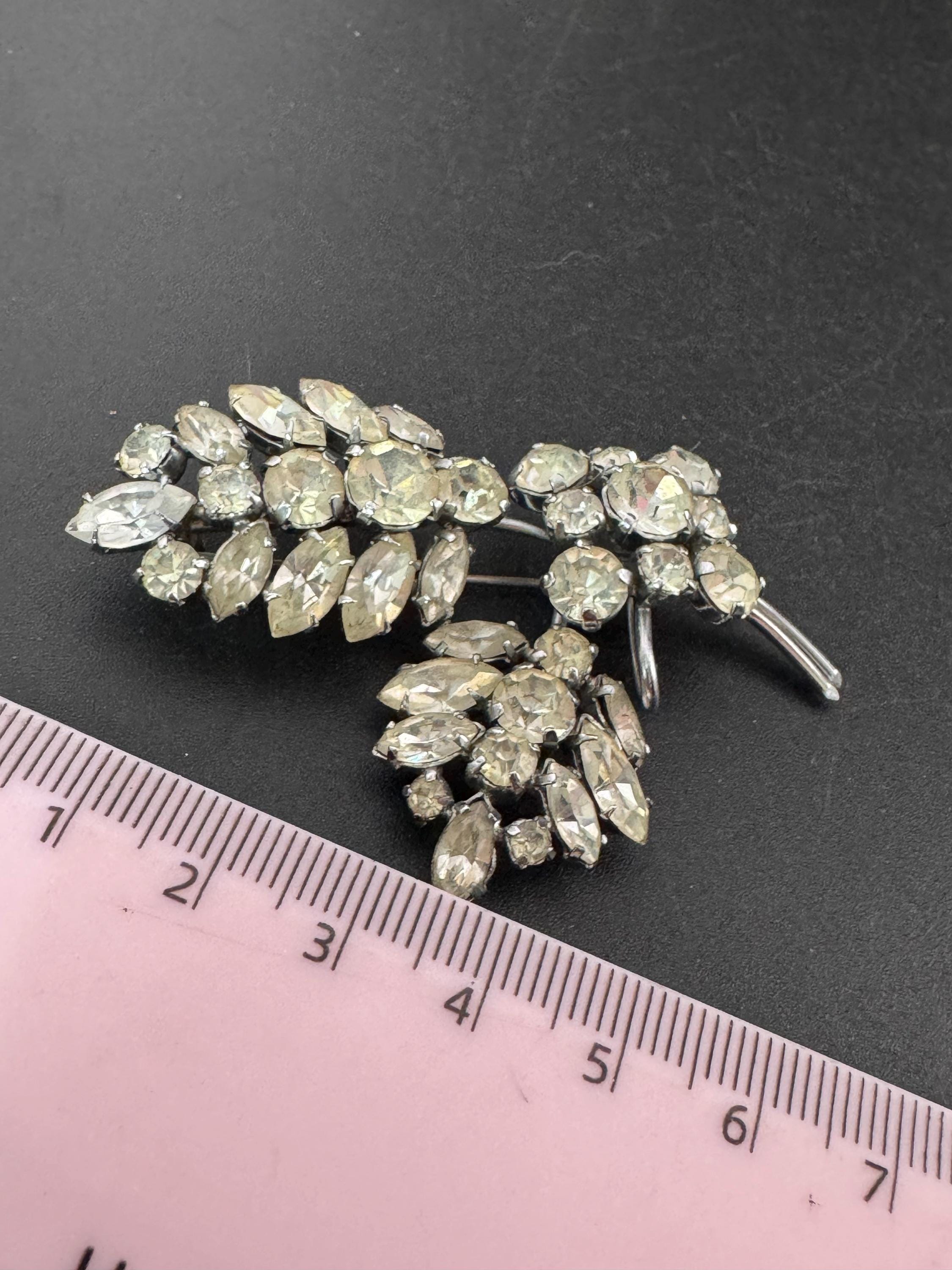 Vintage floral paste glass clear Diamanté silver tone Brooch