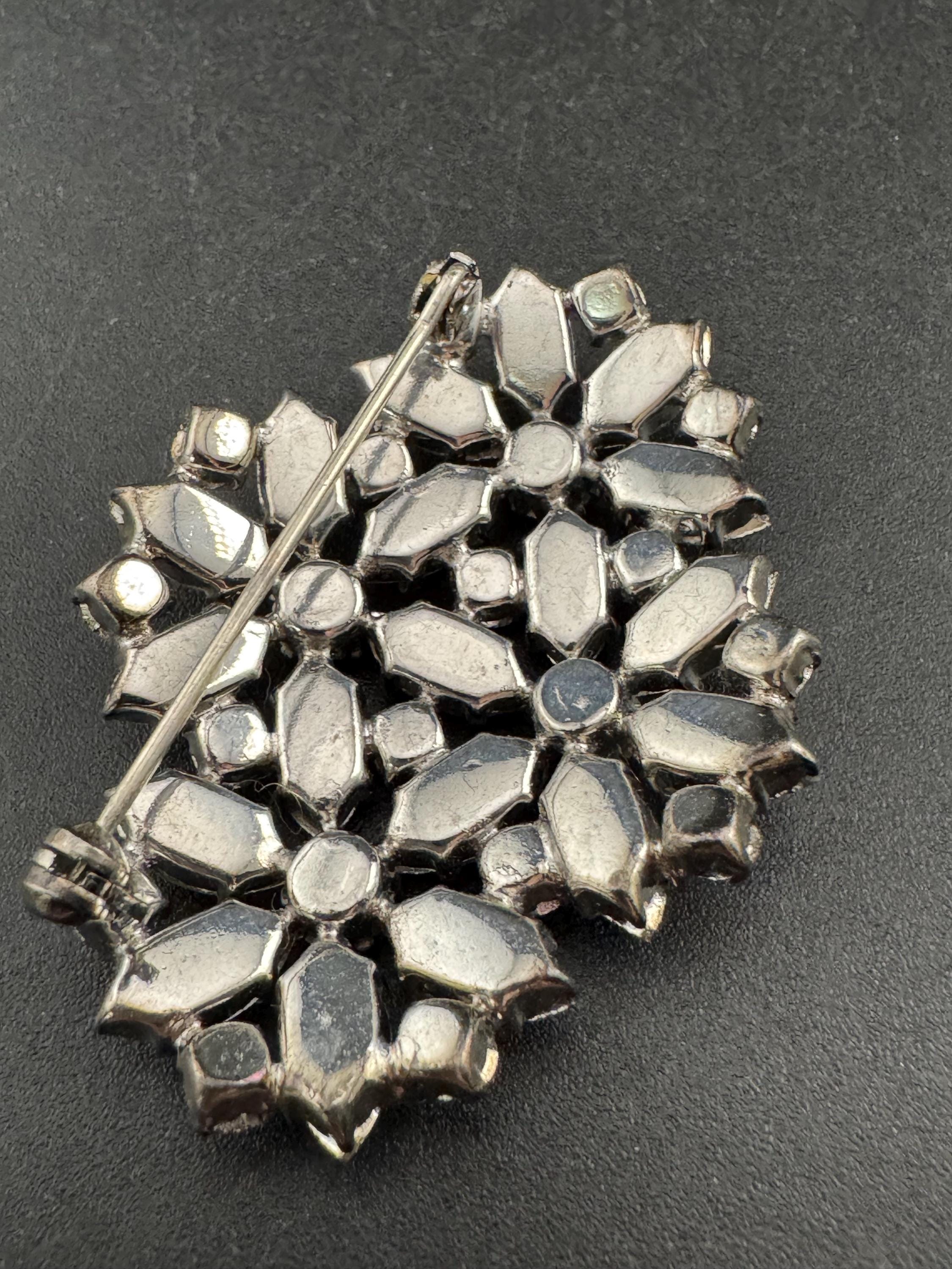 Vintage floral paste glass clear Diamanté silver tone Brooch