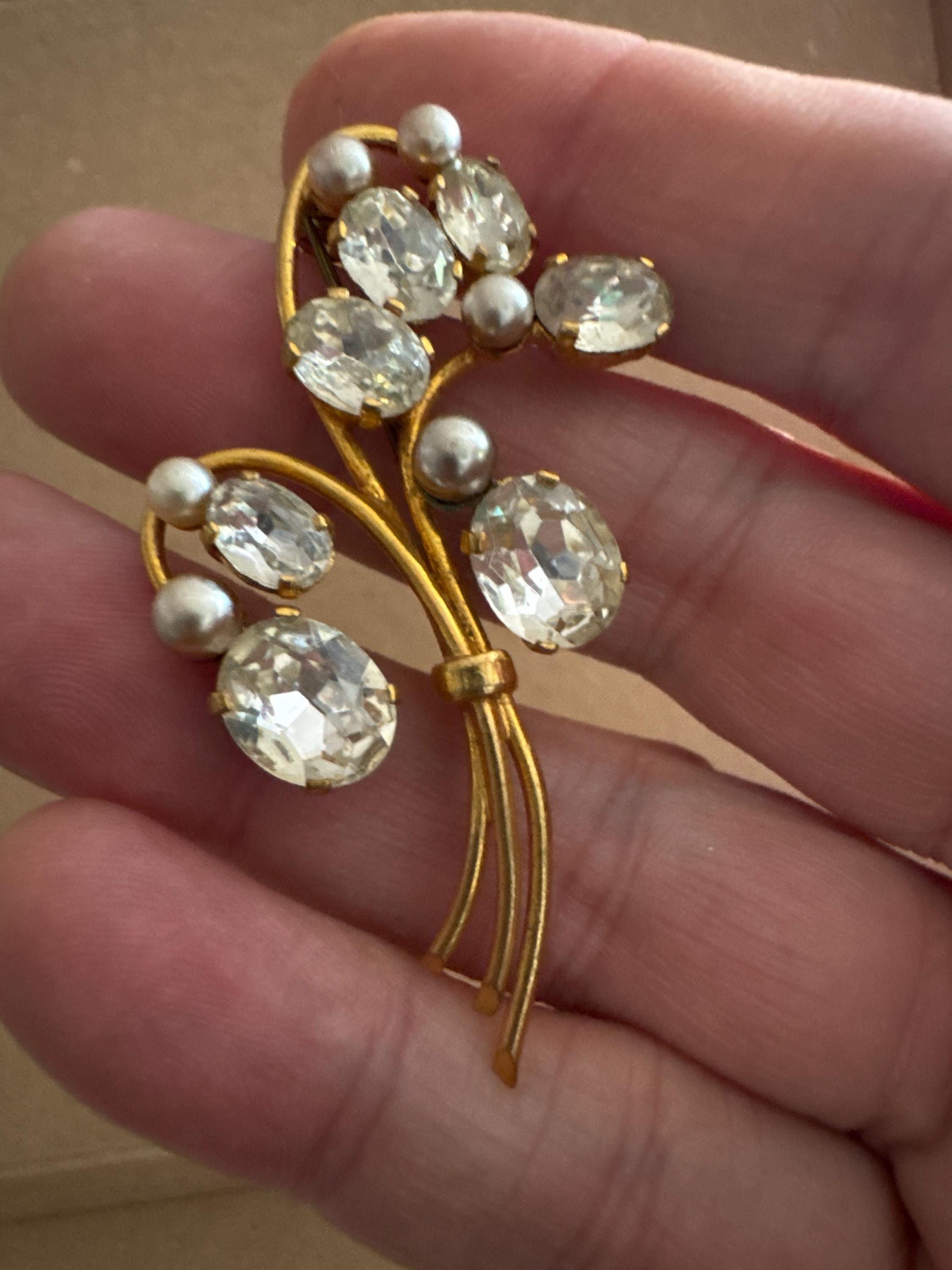 Vintage floral paste glass clear Diamanté silver tone Brooch