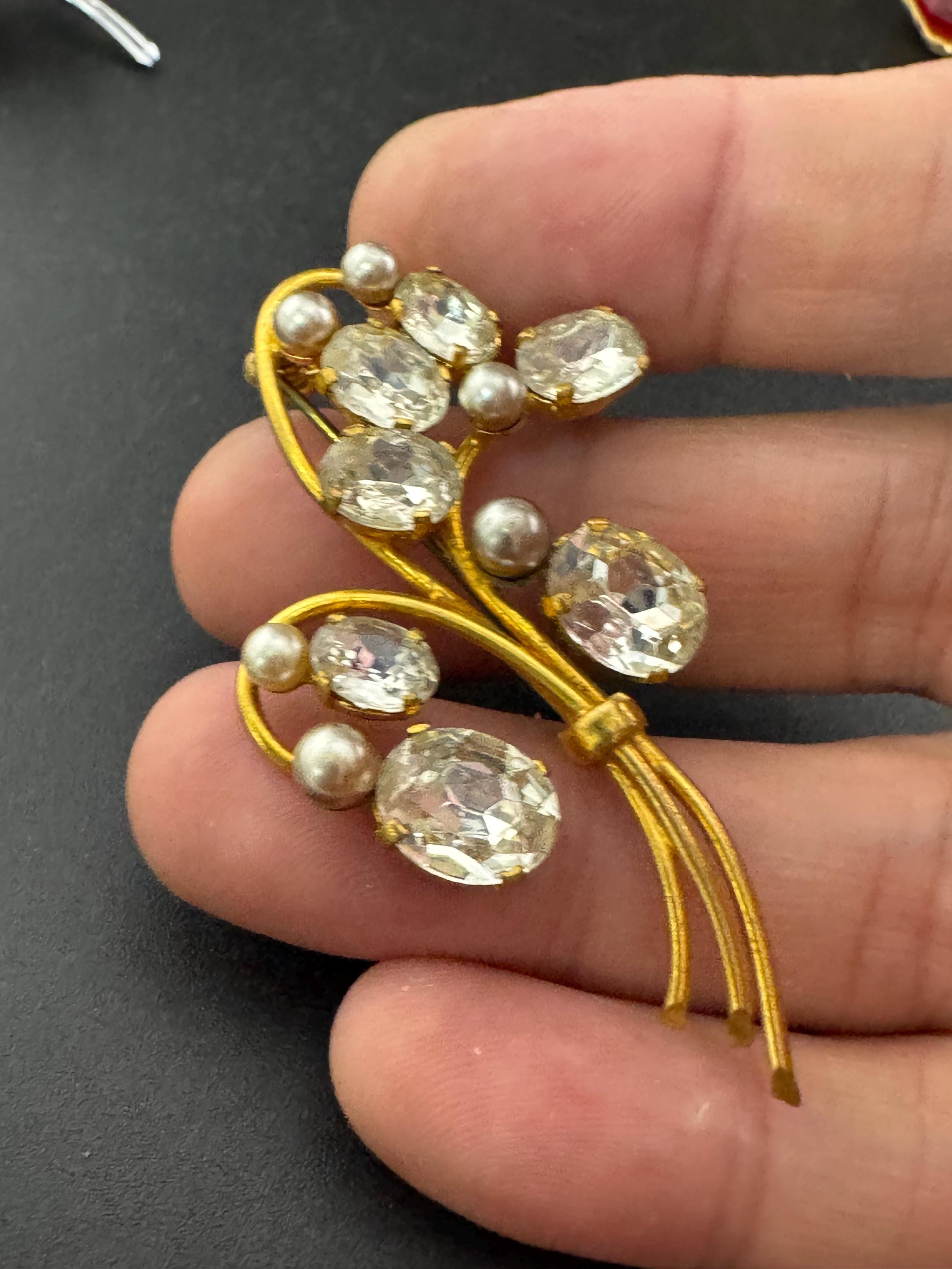 Vintage floral paste glass clear Diamanté silver tone Brooch