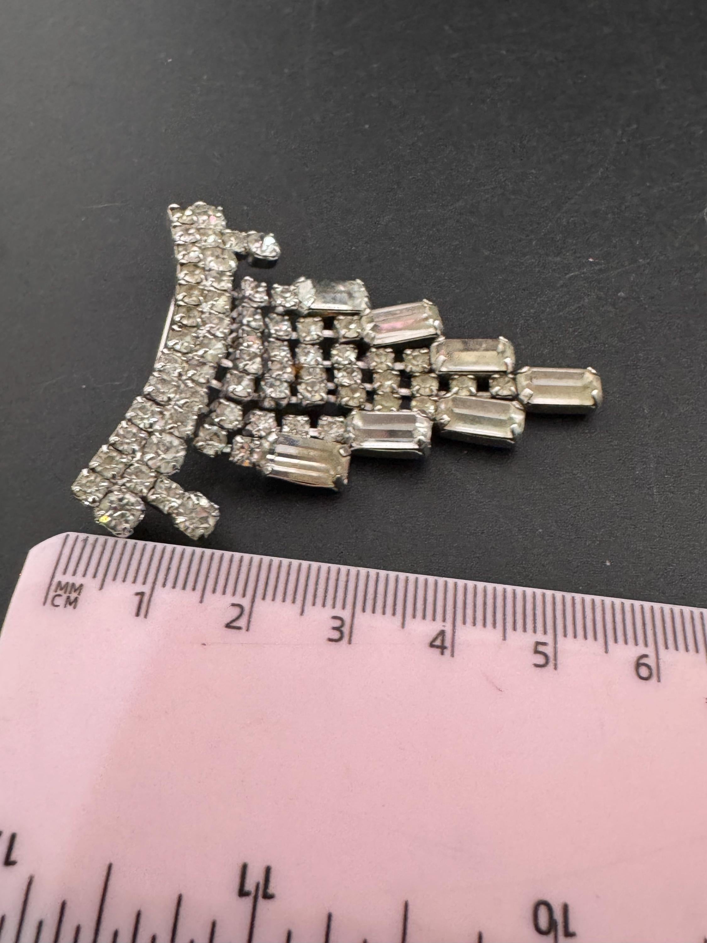 1980s clear Diamanté Tassel Brooch: Art Deco style Silver Tone