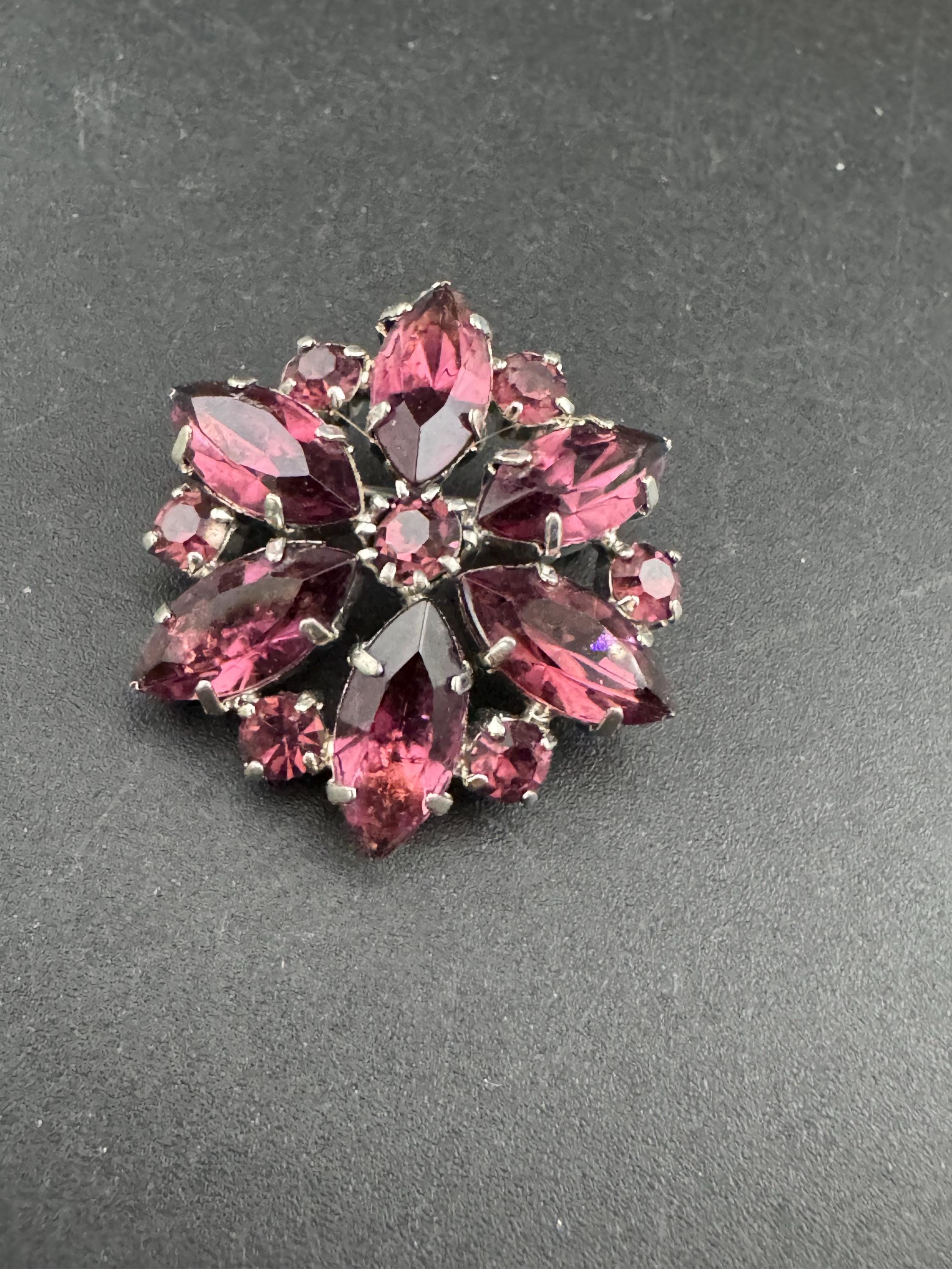 Vintage amethyst purple diamanté rhinestone glass Brooch