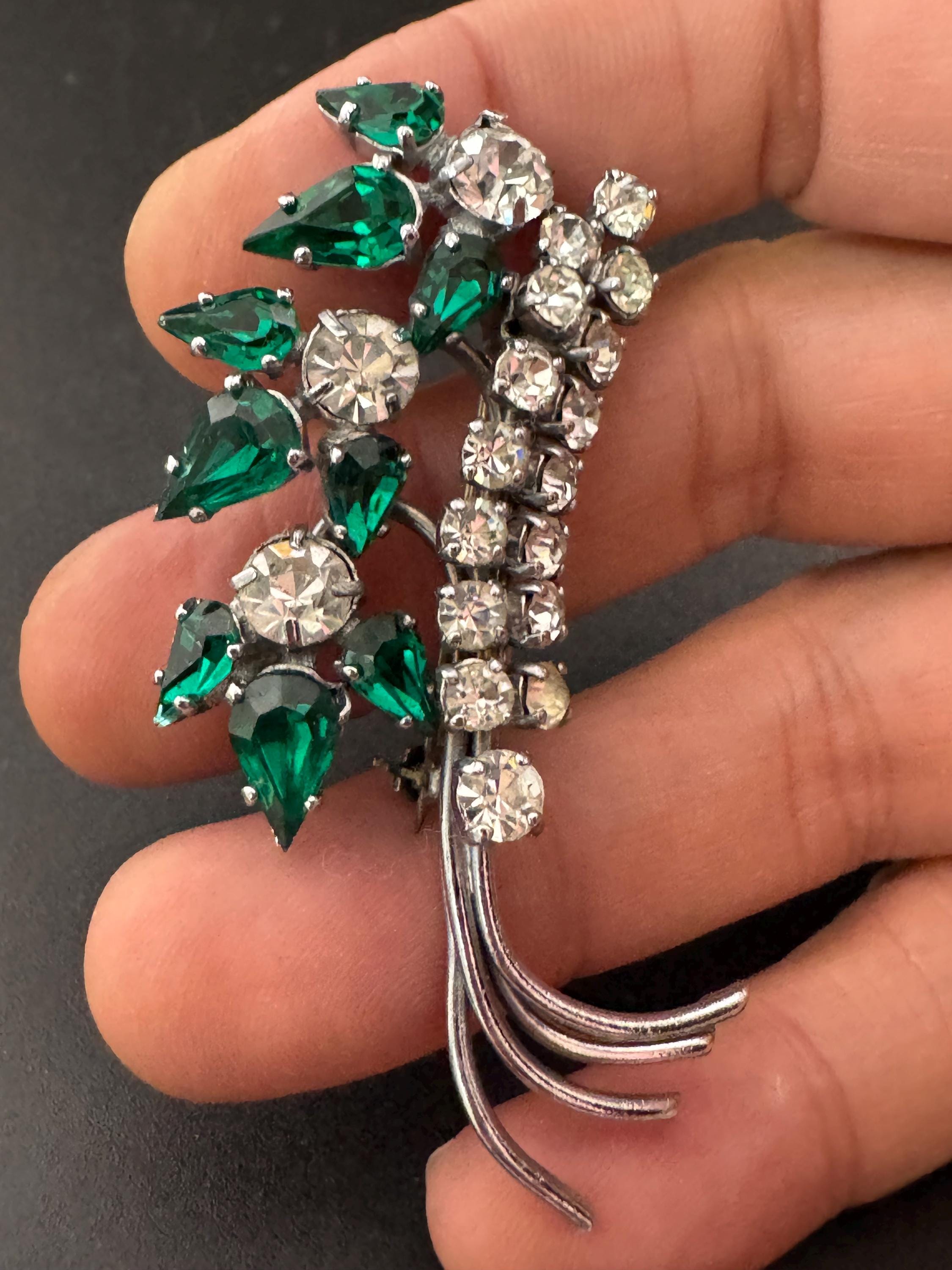 Vintage emerald green and clear glass 1950s dainty floral brooch