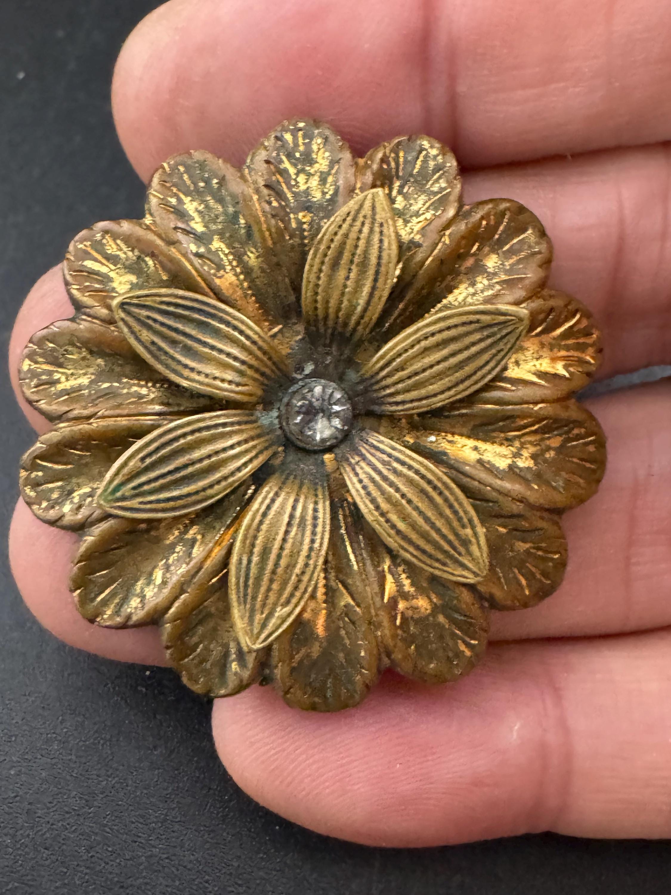 Vintage Czech brass filigree floral clear Rhinestone diamanté Brooch