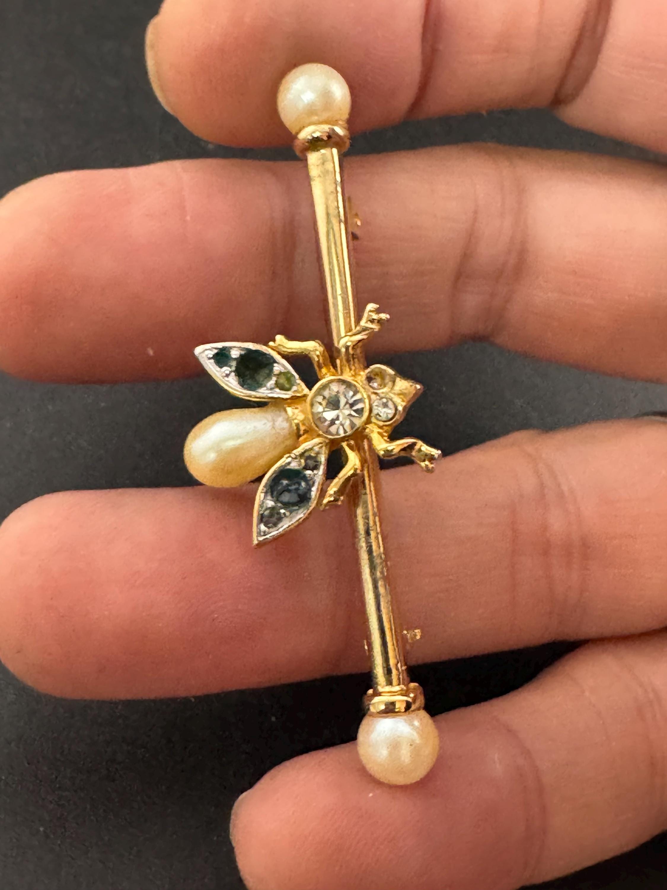 Vintage pearl, rhinestone novelty bee insect bar brooch