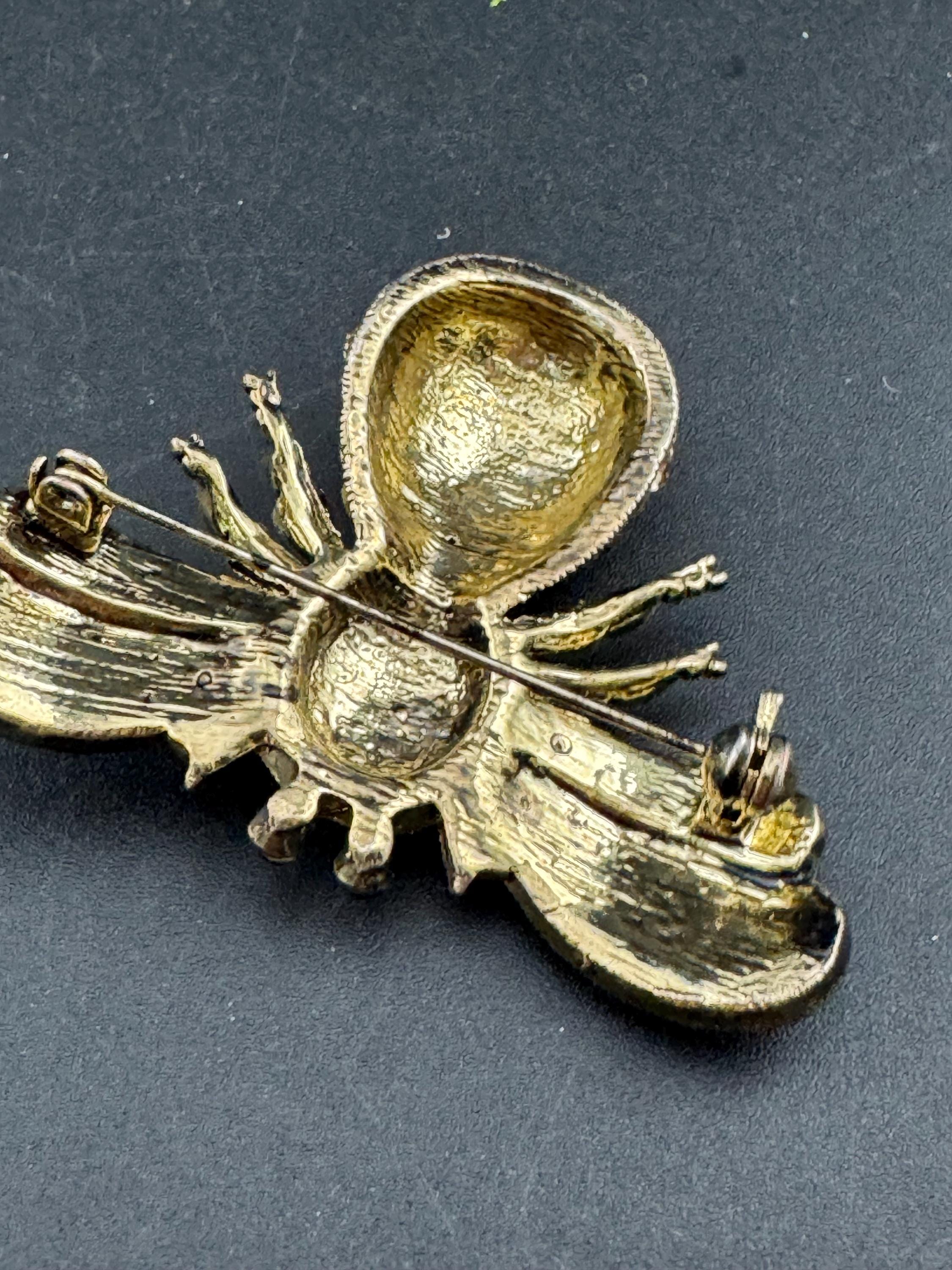 Vintage Amber yellow rhinestone novelty bee brooch