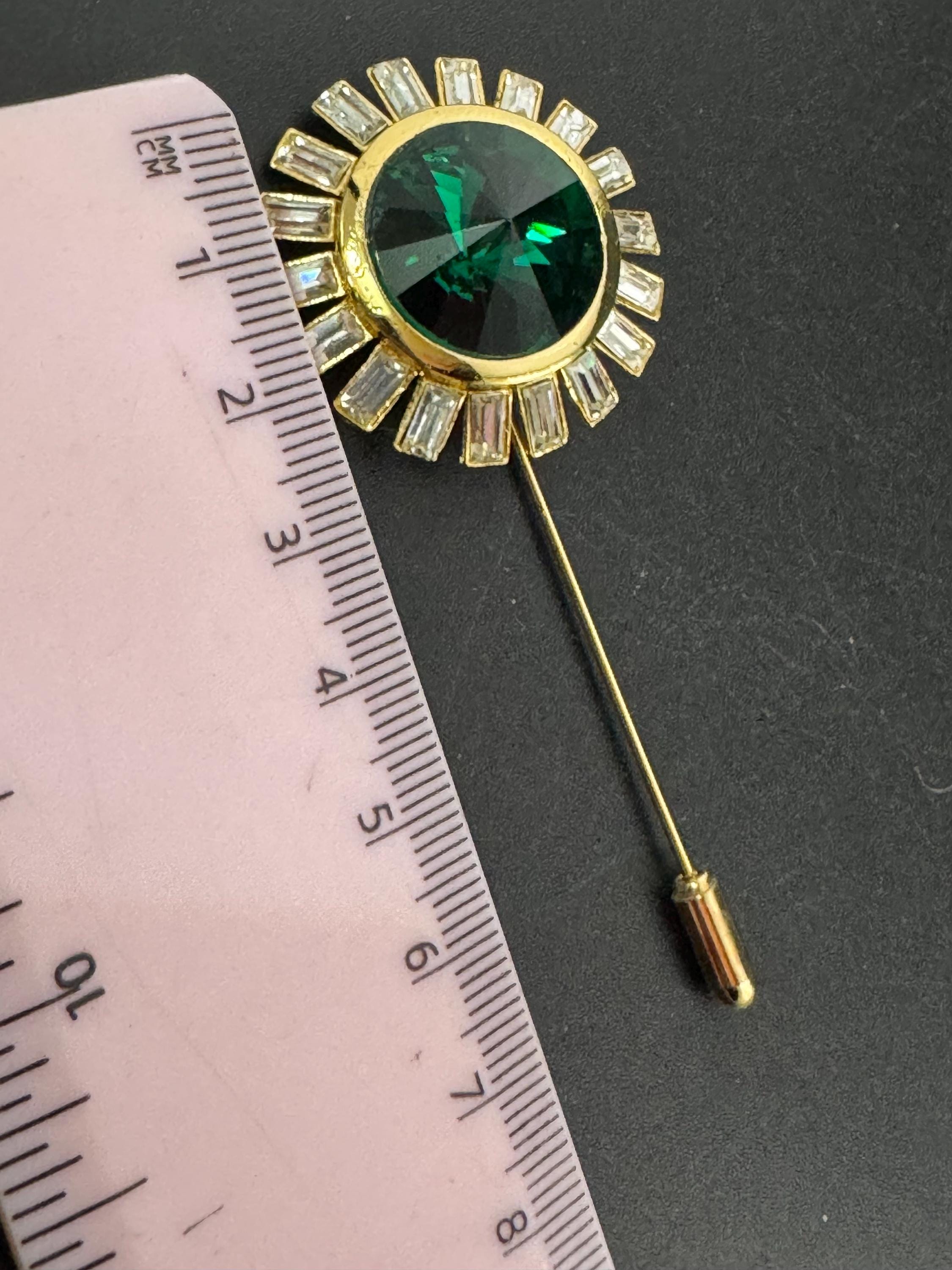 Ladies emerald green Rivoli Swarovski crystal stick pin , gold tone
