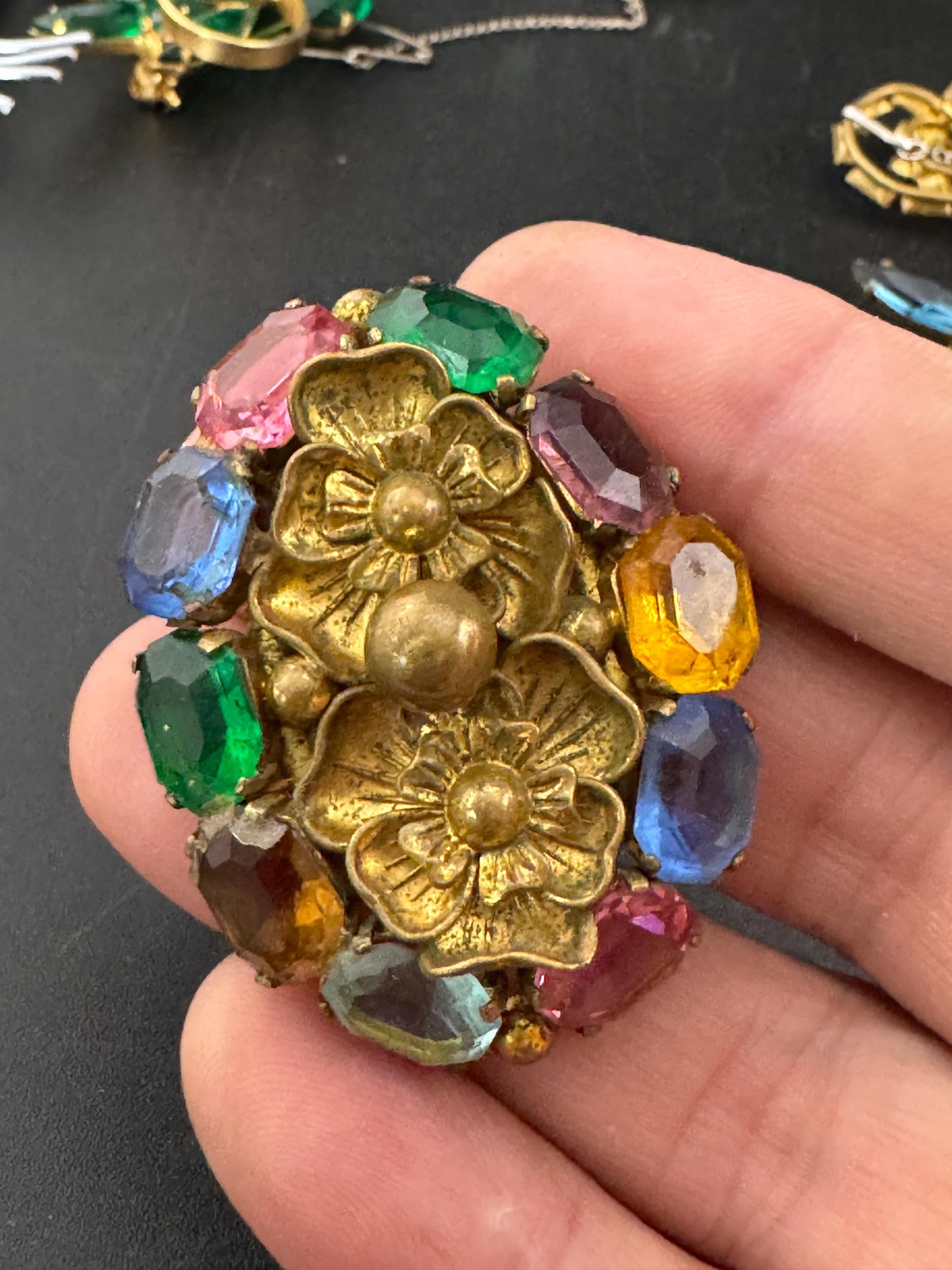 Antique Edwardian gold tone rainbow diamanté crystal oval open back brooch