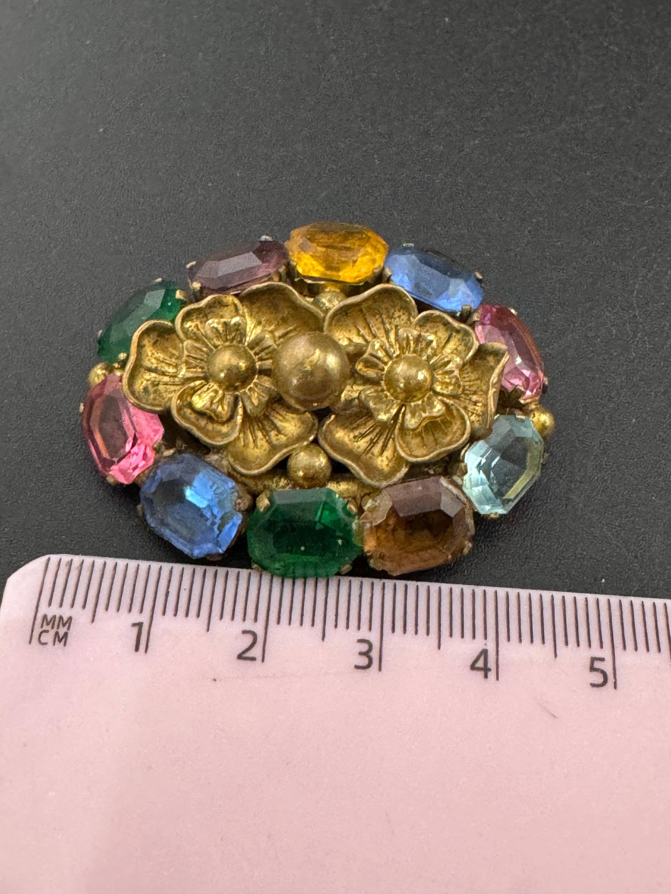 Antique Edwardian gold tone rainbow diamanté crystal oval open back brooch
