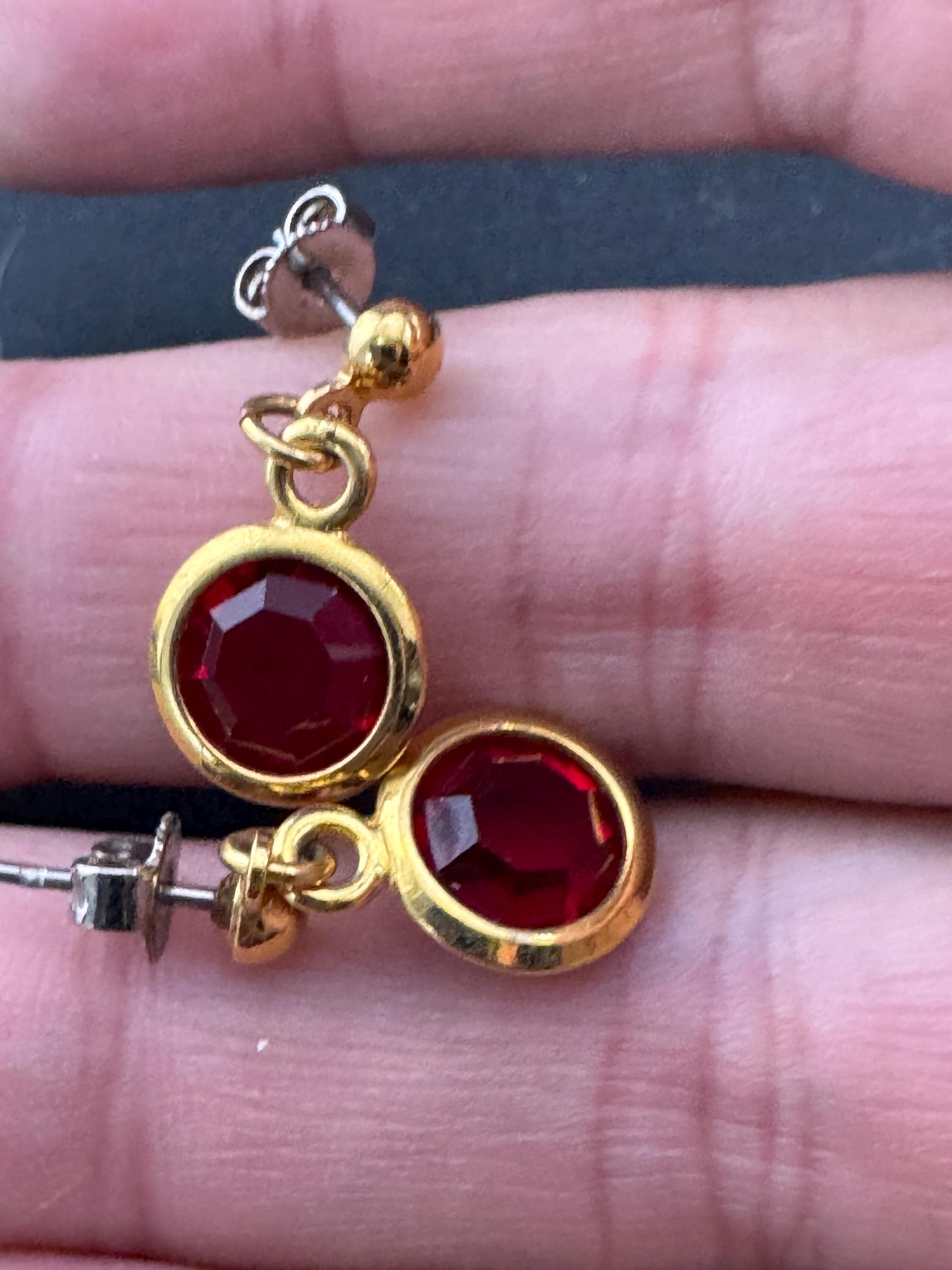 Vintage Ruby Red Glass Diamanté bezel rivière Earrings