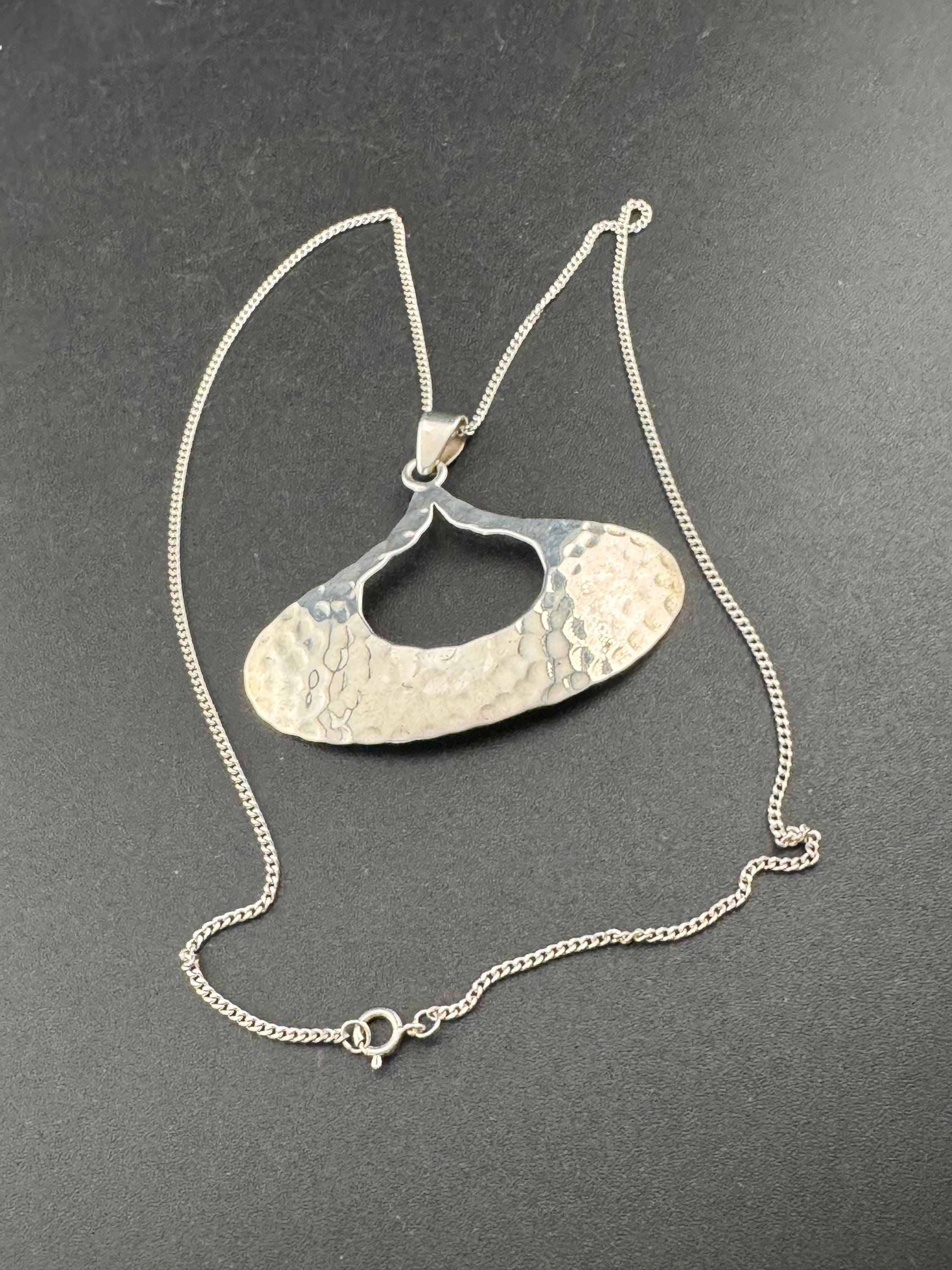 Vintage white metal unmarked modernist planished pendant necklace on a 925 sterling silver 41cm chain