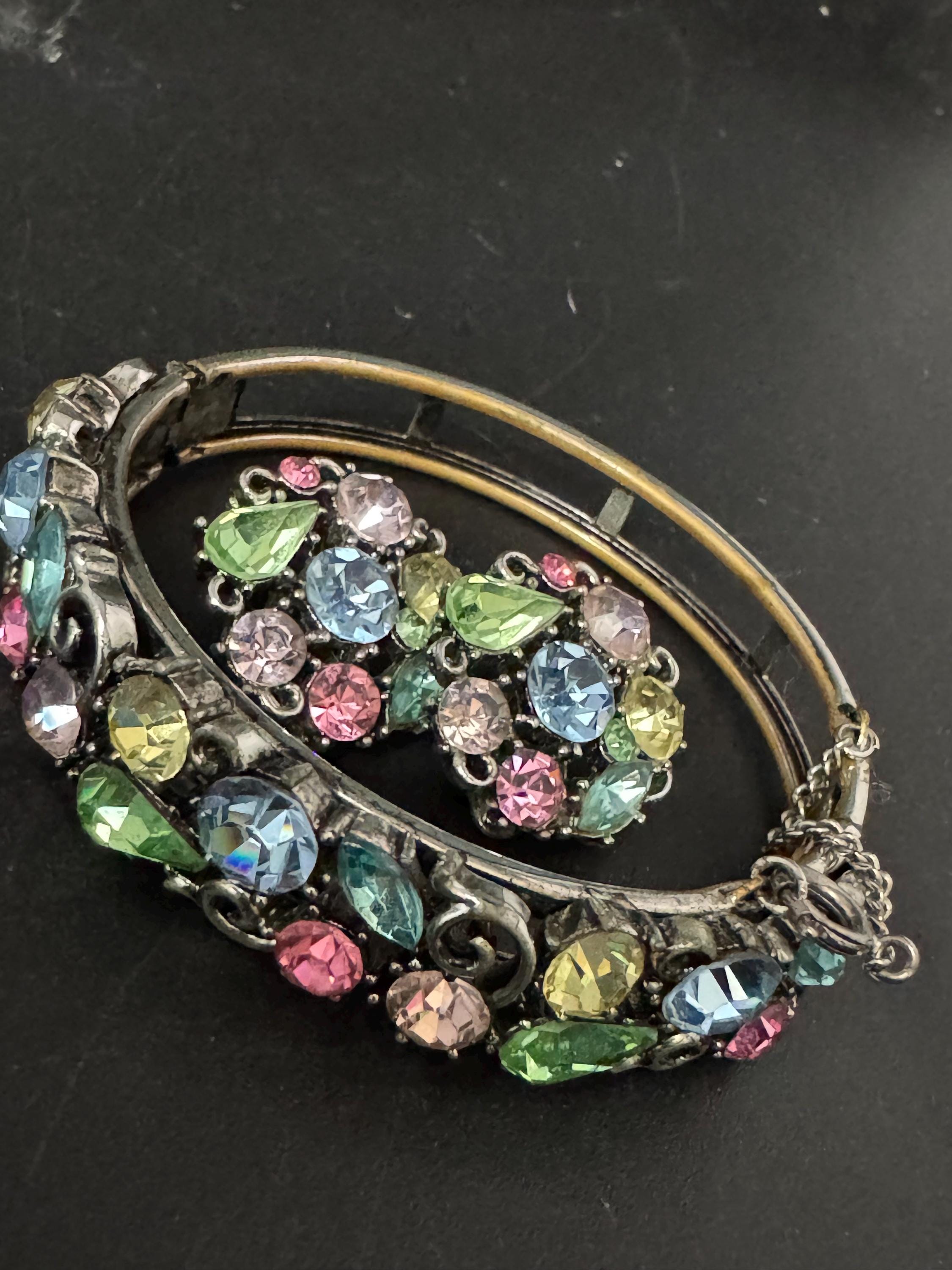 Uranium UV glass Signed LISNER pastel rhinestone matching hinged bangle and clip on earring jewellery set