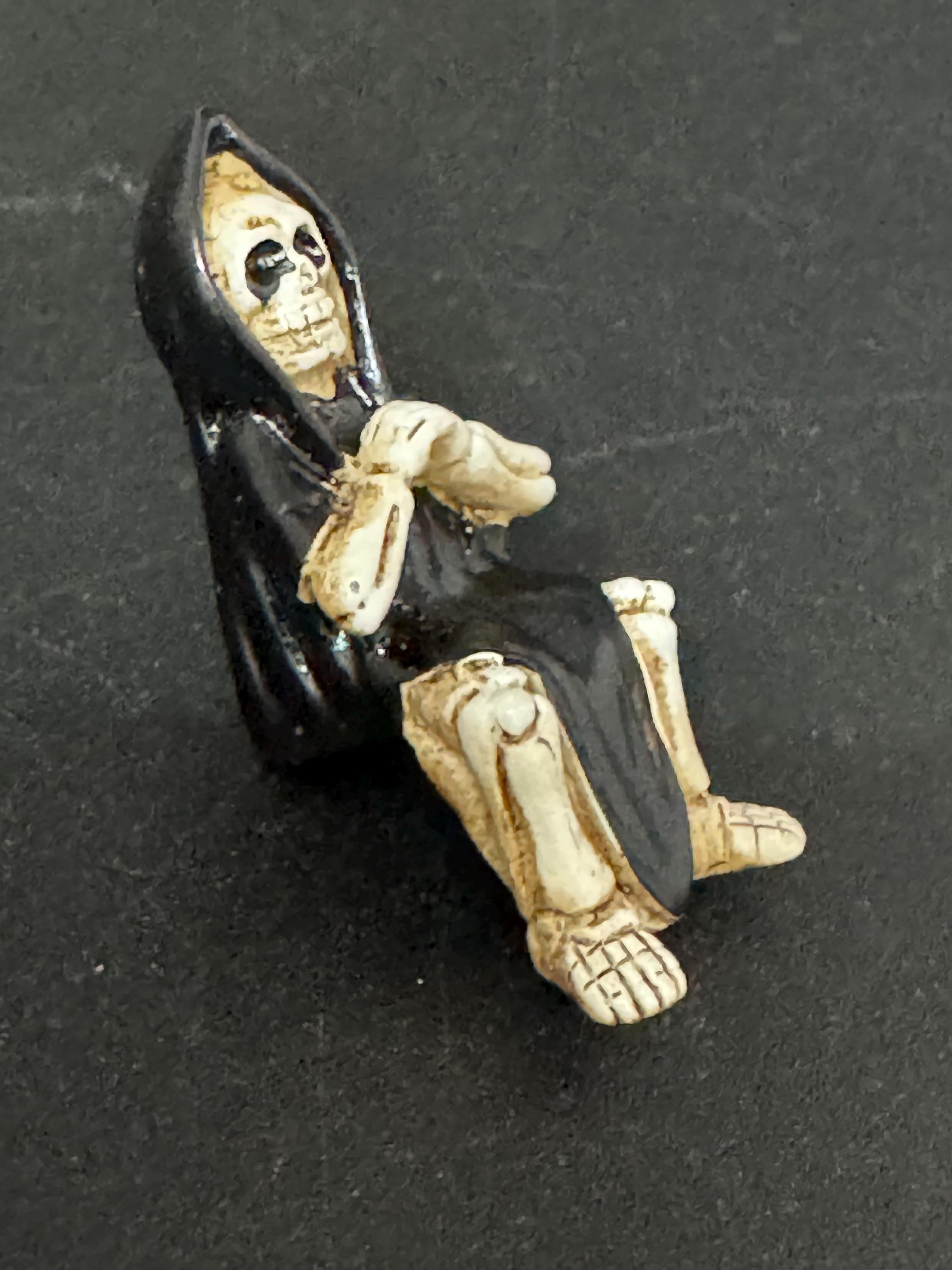 Miniature spooky Halloween skeleton grim reaper cake topper decorations, craft scenery, reusable plastic