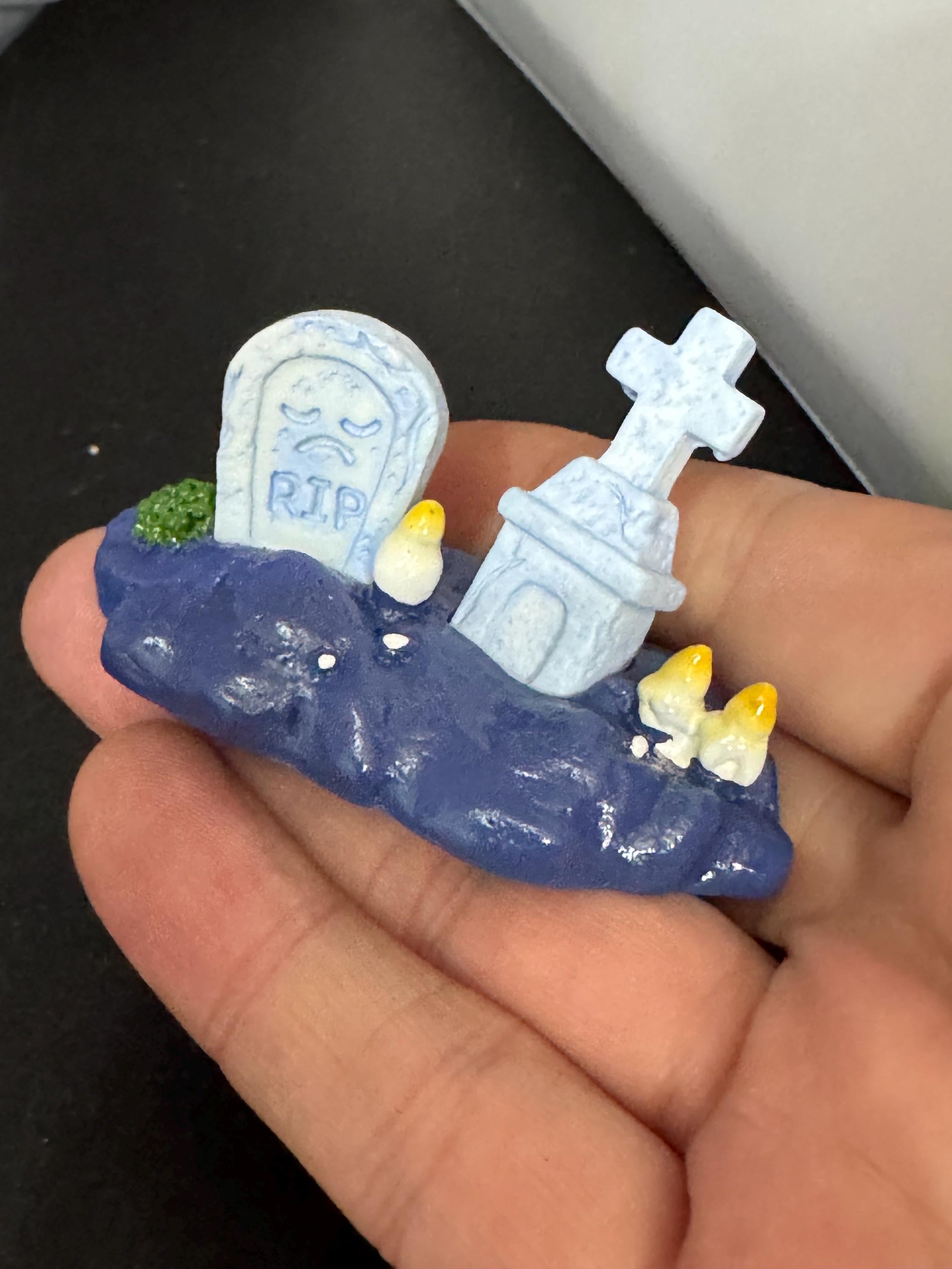 Mini spooky Halloween creepy haunted graveyard grave cake topper decorations, craft scenery, reusable plastic