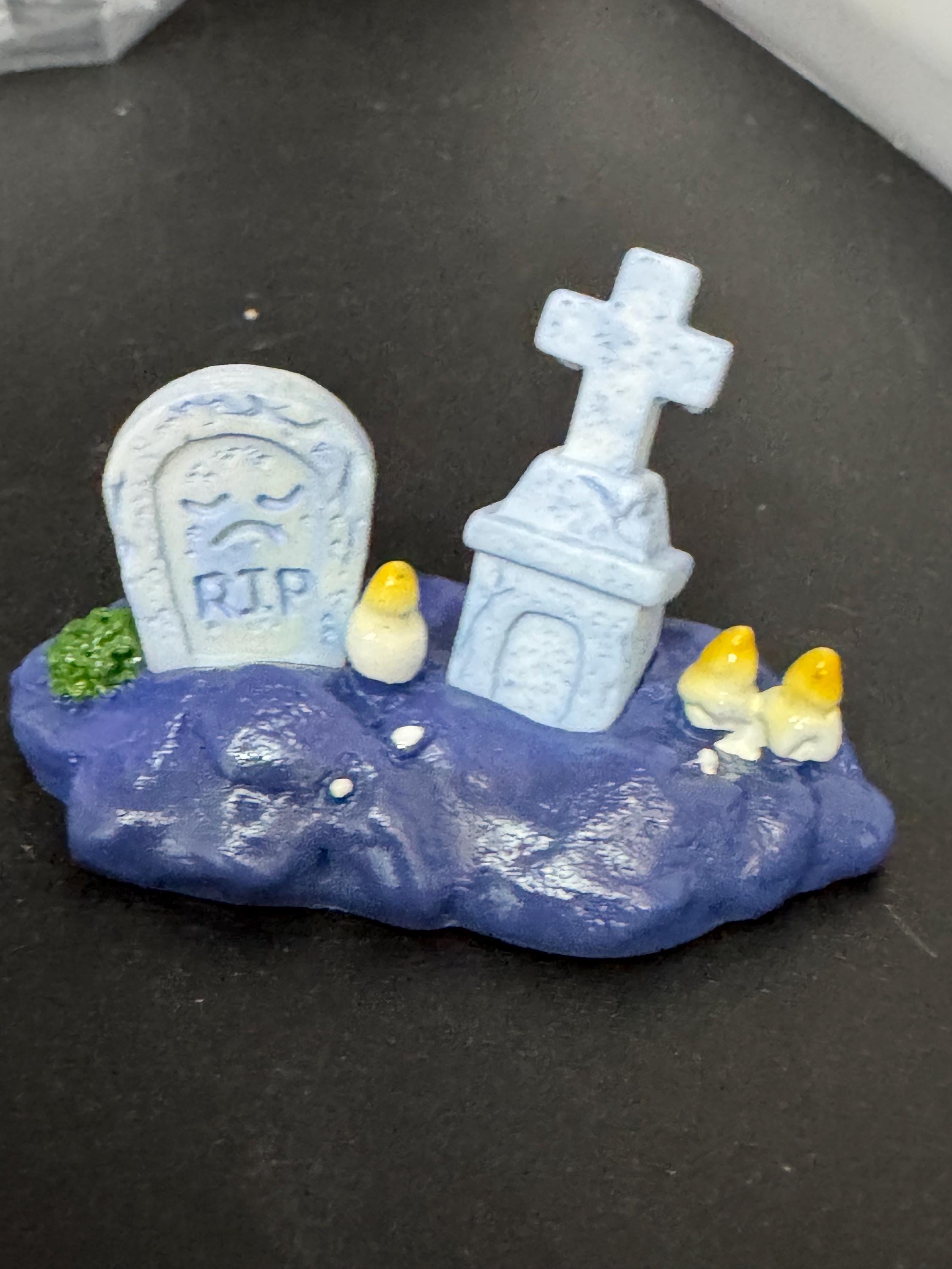 Mini spooky Halloween creepy haunted graveyard grave cake topper decorations, craft scenery, reusable plastic